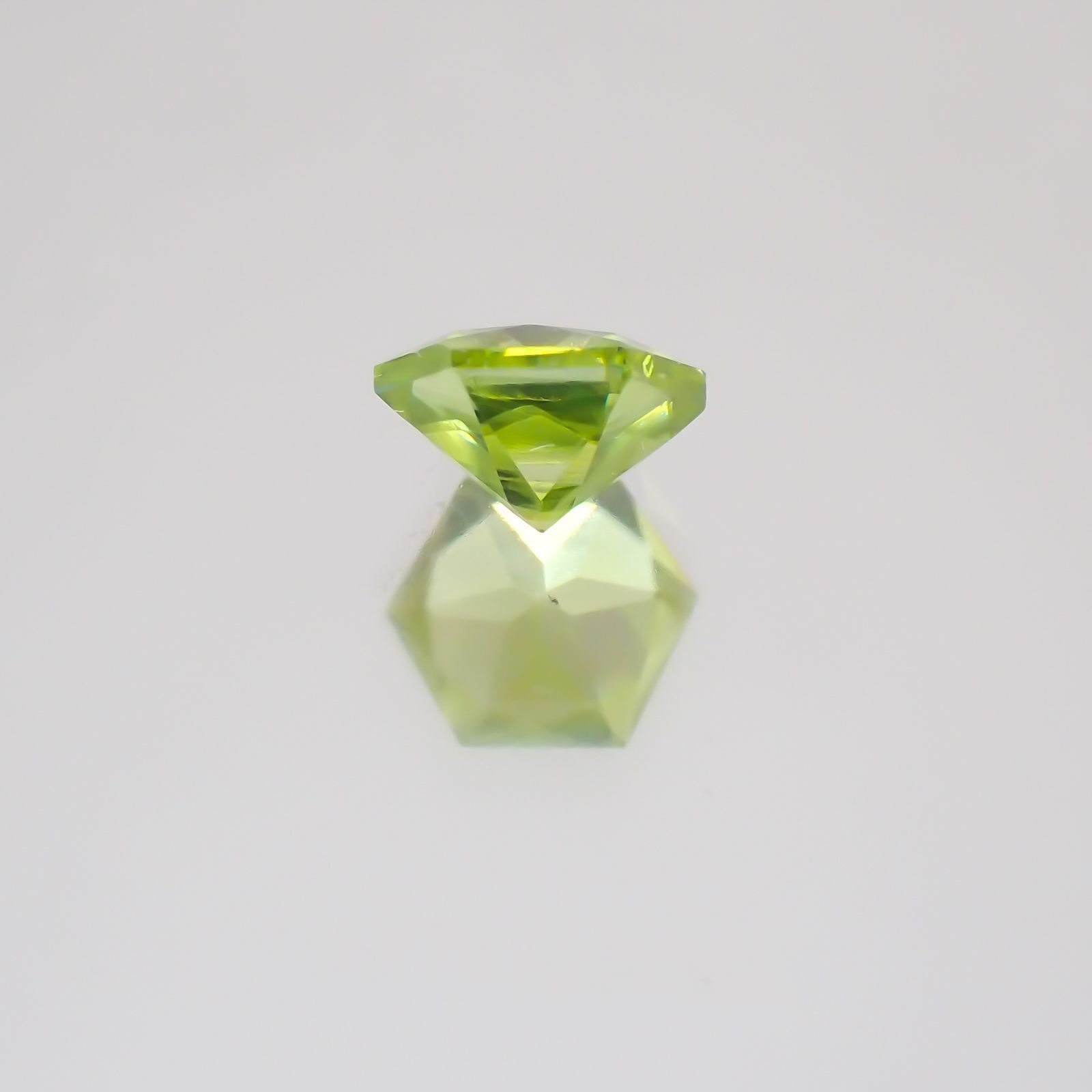 ◇ヘキサゴンカット◇スフェーン(宝石名スフェーン)マダガスカル産 0.61ct 識別済[231224437]4.9x5mm前後