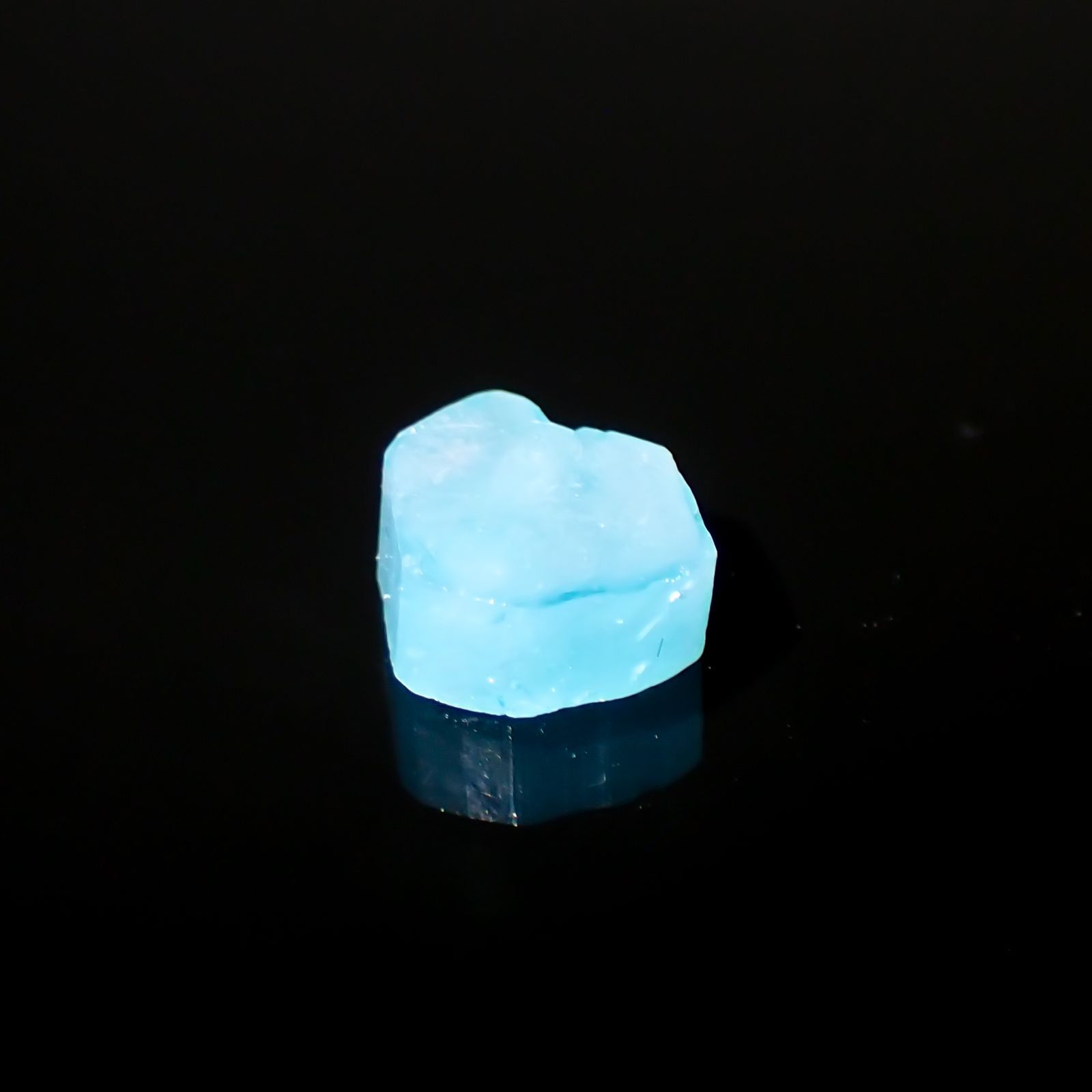 パライバトルマリン 原石スライス ブラジル・パライバ州バターリャ鉱山産 1.55ct[220616496]6.8x7.1mm前後