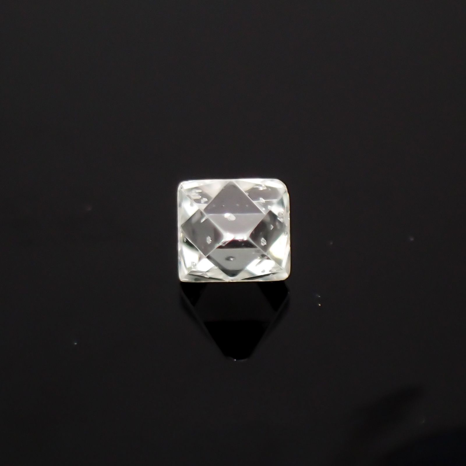 ソーヤブルダイヤモンド 原石 ロシア産 ルース 0.047ct[210410551]2.4×2.3mm前後