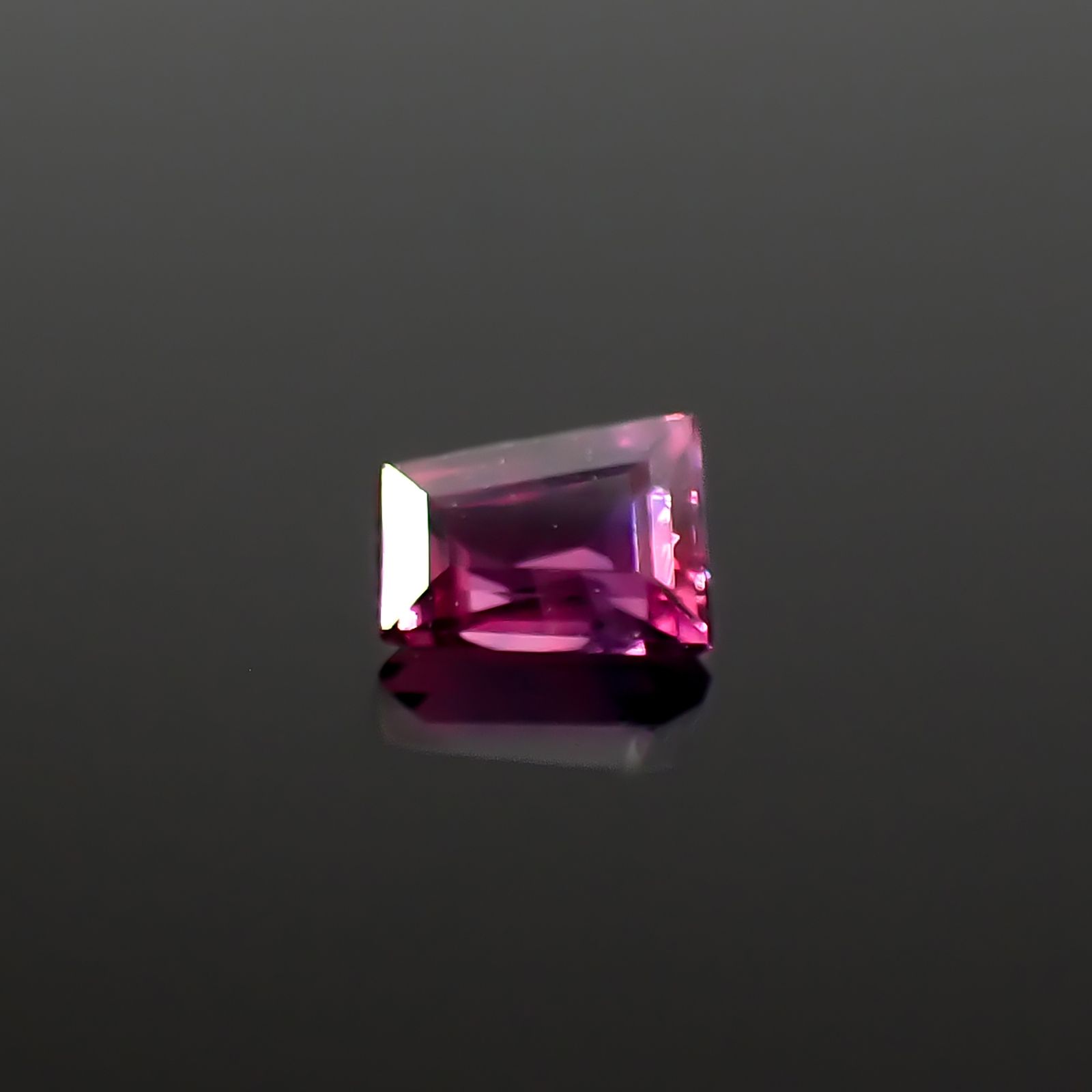 ウィンザーサファイア タンザニア・ウィンザー産 0.17ct / 3.5x2.7mm前後 [260532130]