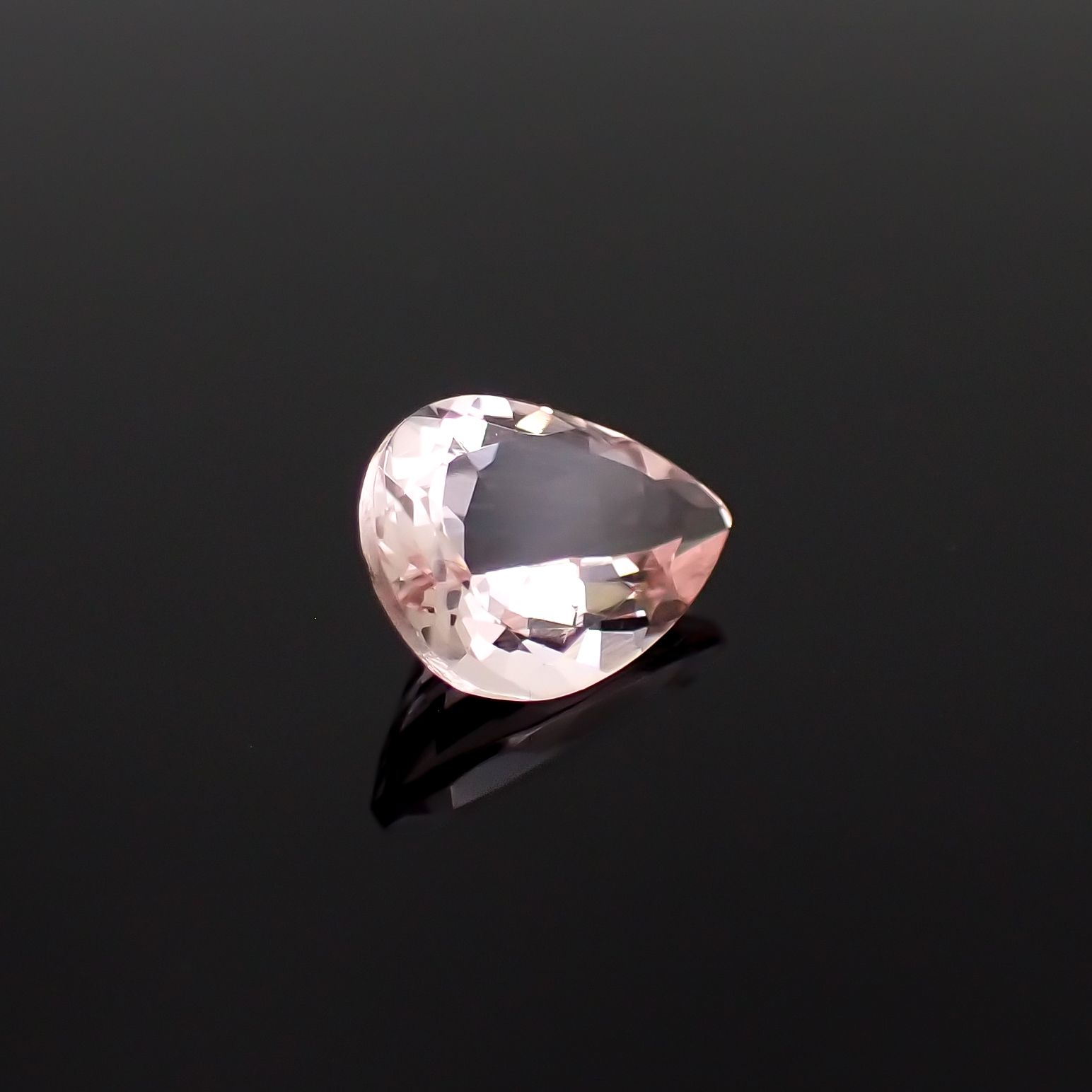 モルガナイト ブラジル産 0.85ct[230421790]8x6mm前後