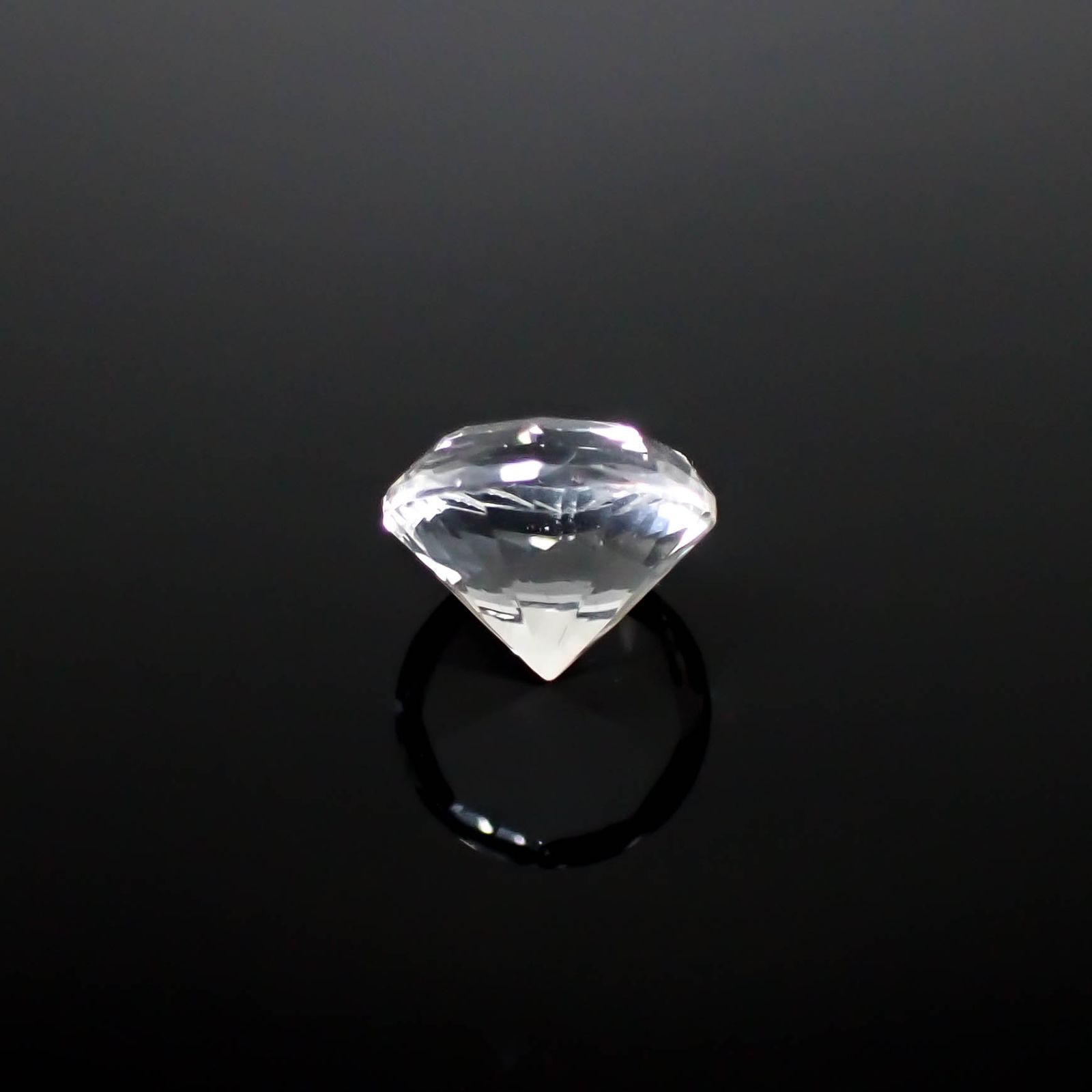 カラーレスフローライト フルオレッセンス イギリス産 3.04ct [250430155]8.8x8.7mm前後