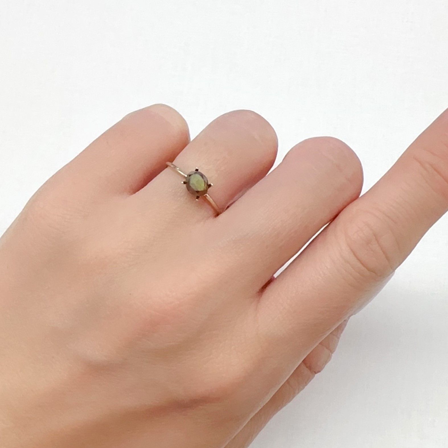 レインボーガーネット 日本・奈良県産 1.07ct[240125529]5.6x4.7mm前後