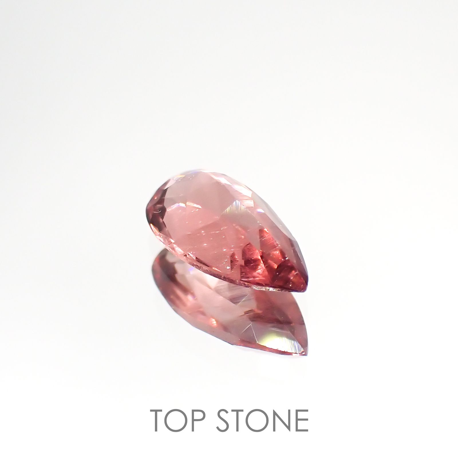 ピンクアパタイト(宝石名アパタイト) ブラジル産 0.98ct 識別済[210912466]9.3×4.9mm前後
