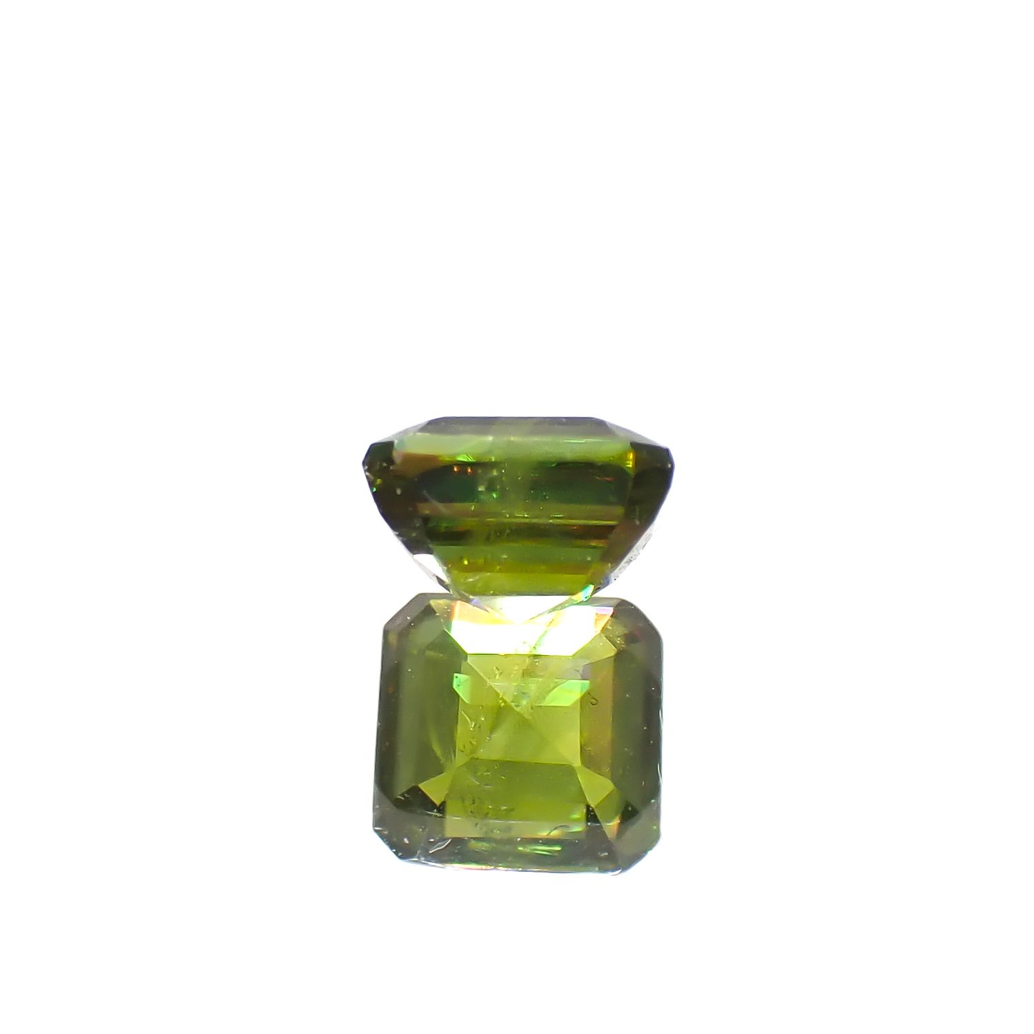 カラーチェンジスフェーン(宝石名スフェーン / カラーチェンジ・タイプ)パキスタン産 0.66ct 識別済[240627955]4.7x4.5mm前後