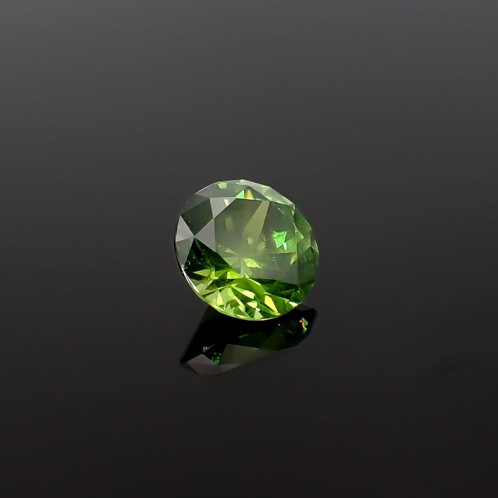 デマントイドガーネット ロシア産 1.08ct / 6.3x6.3mm前後 [260432070]