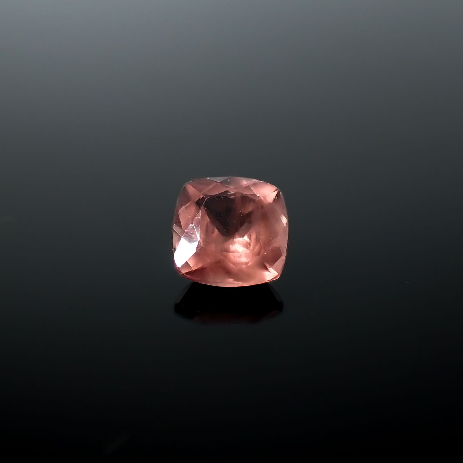 ピンクアパタイト ブラジル産 1.42ct [251224927]6.6x6.5mm前後