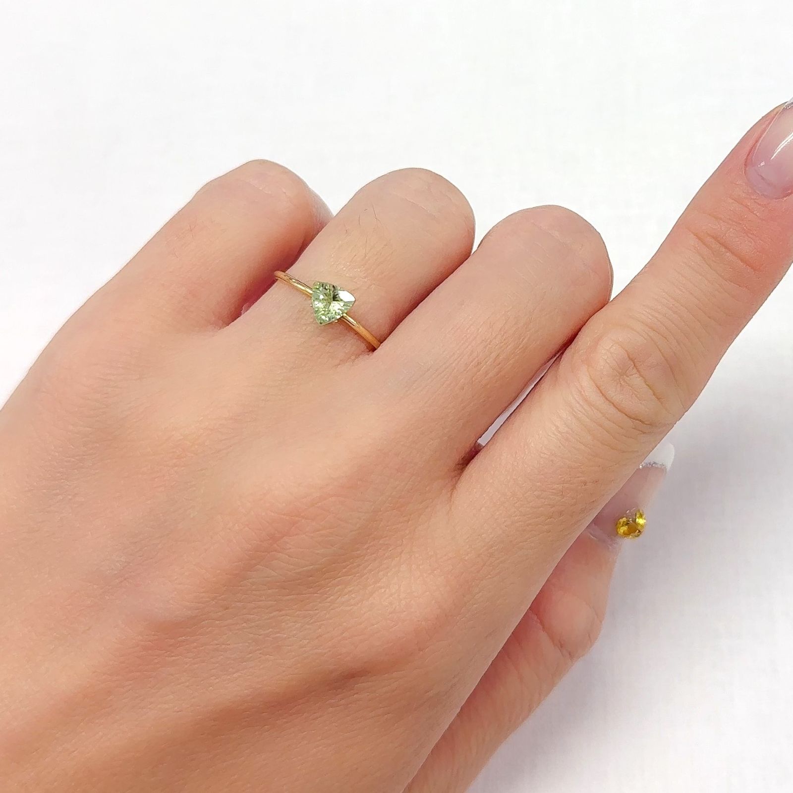 ミントペリドット パキスタン/ノルウェー産 0.44ct[240728561]5.4x5.6mm前後