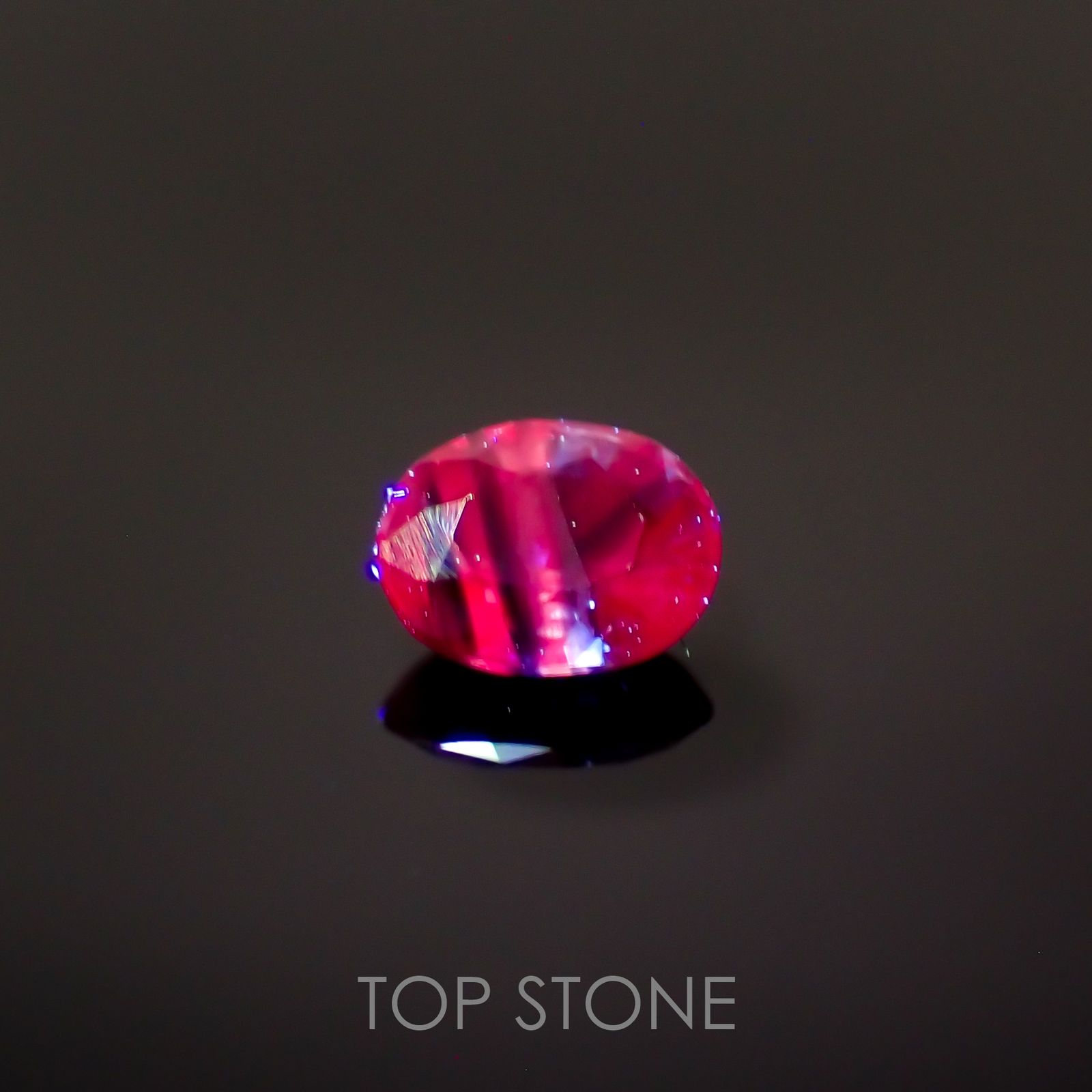 バイカラーサファイア(宝石名サファイア)タンザニア産 0.30ct 識別済[220616191]4.3x3.3mm前後