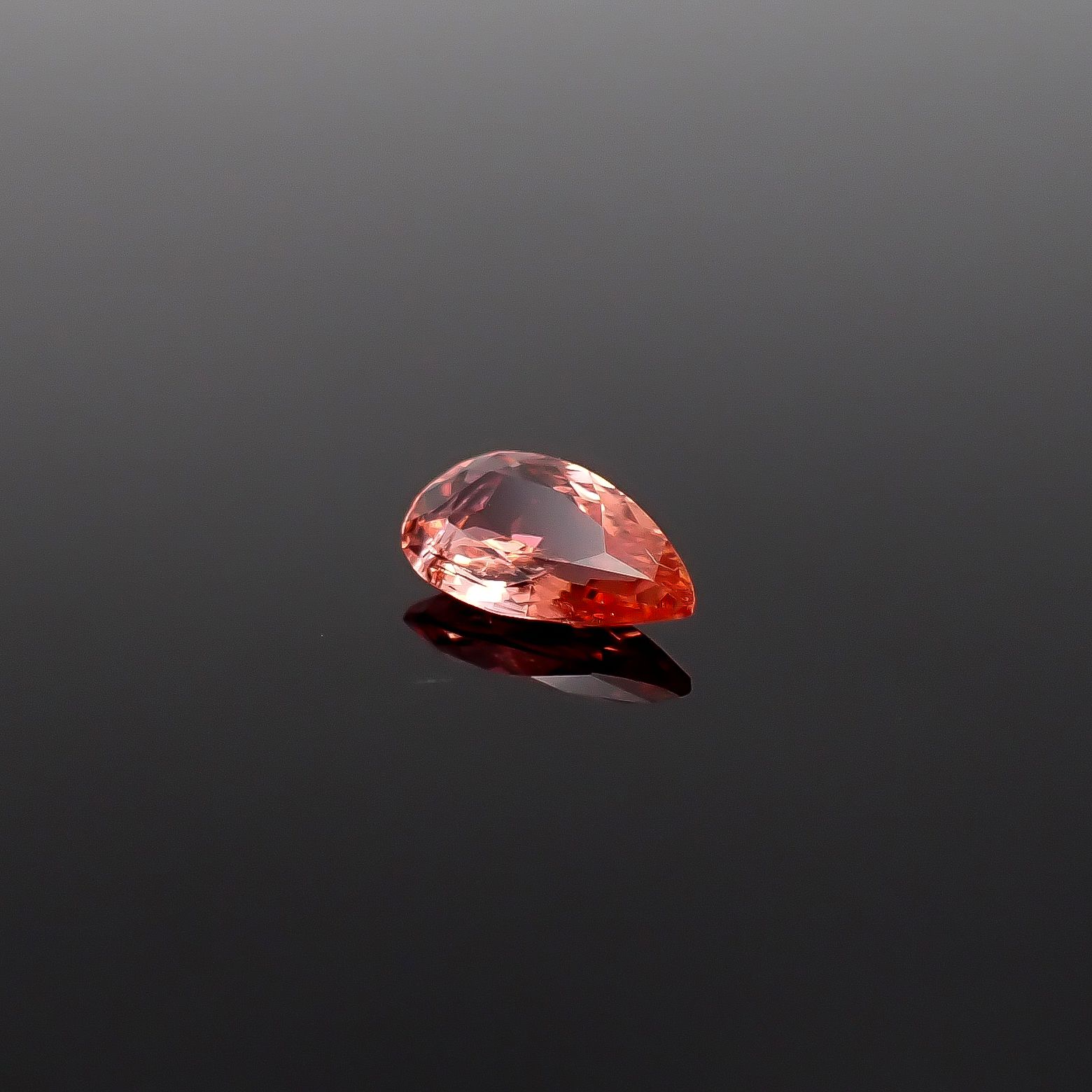ヴェイリネナイト パキスタン産 0.68ct / 8.5x4.8mm前後 [260231781]