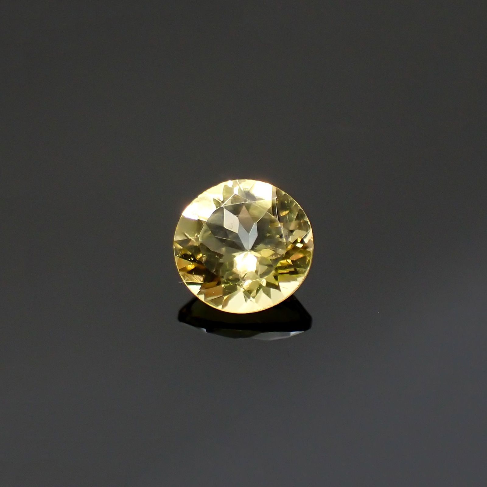 レモンイエローアパタイト(宝石名アパタイト)メキシコ産 1.15ct 識別済[220115472]7x6.8mm前後