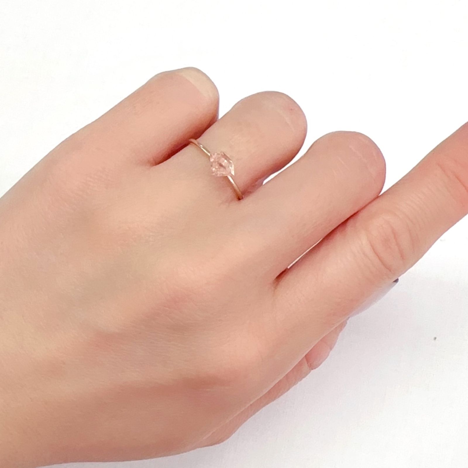 ◇カスタム・ペンタゴンカット◇ストロベリークォーツ カザフスタン産 0.64ct[240125492]7.1x5.3mm前後