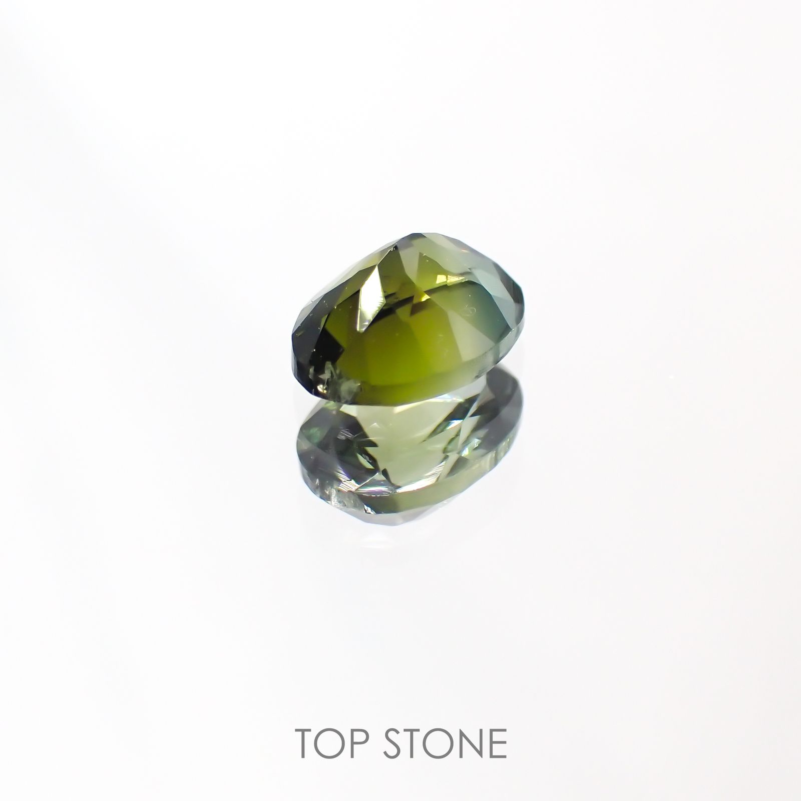 バイカラートルマリン(宝石名トルマリン) ブラジル/アフリカ産 0.89ct 識別済[211013564]7.2×5.2mm前後