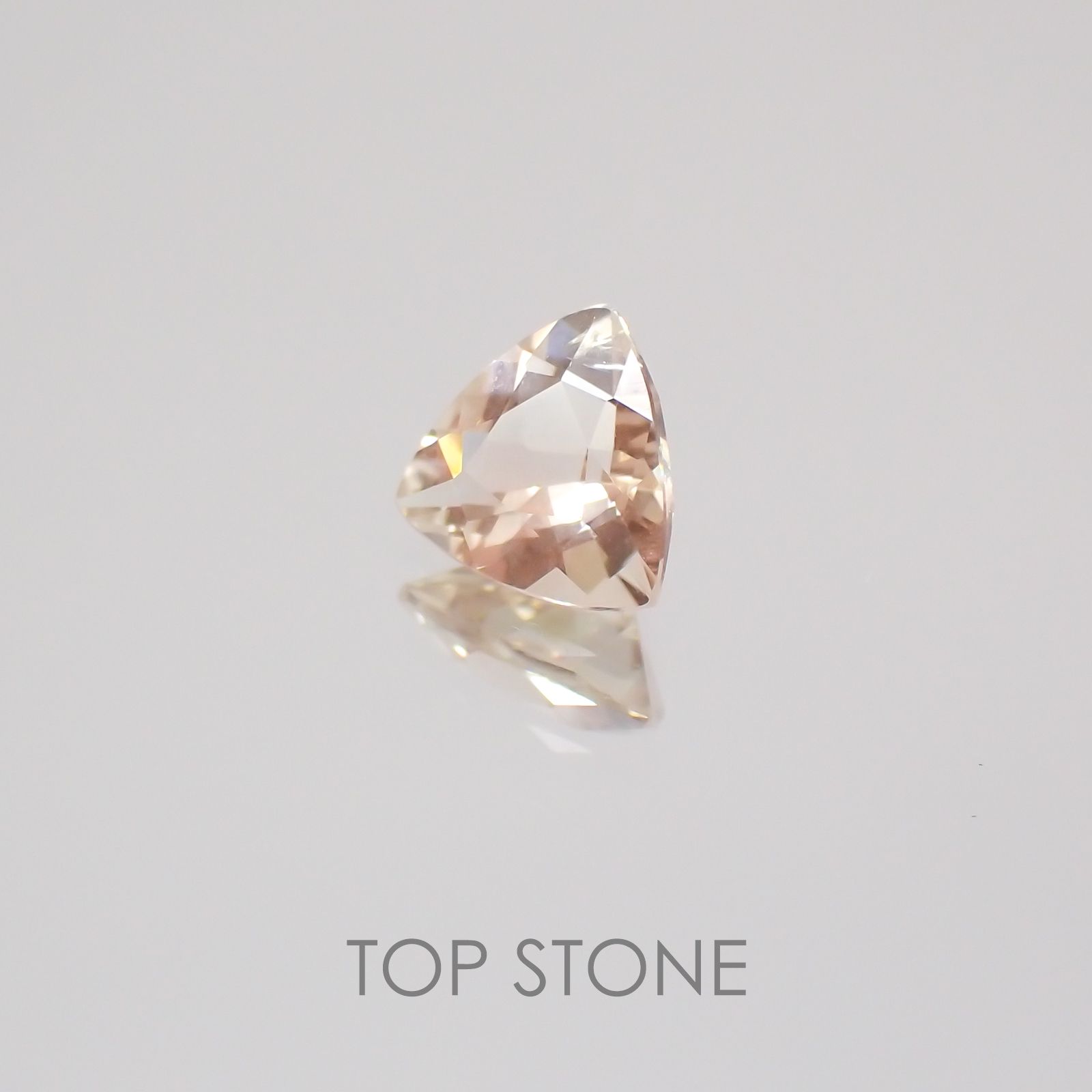 オレゴンサンストーン アメリカ産 ルース 0.38ct[21018890]4.9×4.9mm前後