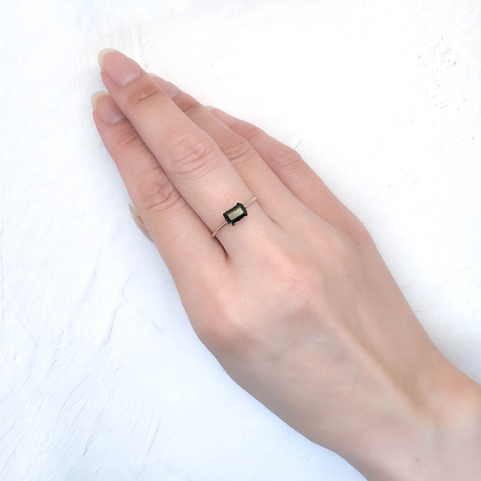 ルチル単結晶 ブラジル産 1.06ct / 6.4x3.9mm前後 [251031268]