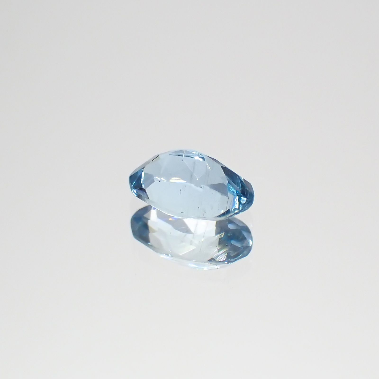 アクアマリン(宝石名アクアマリン)モザンビーク産 0.40ct 識別済[230421764]6.1x4mm前後