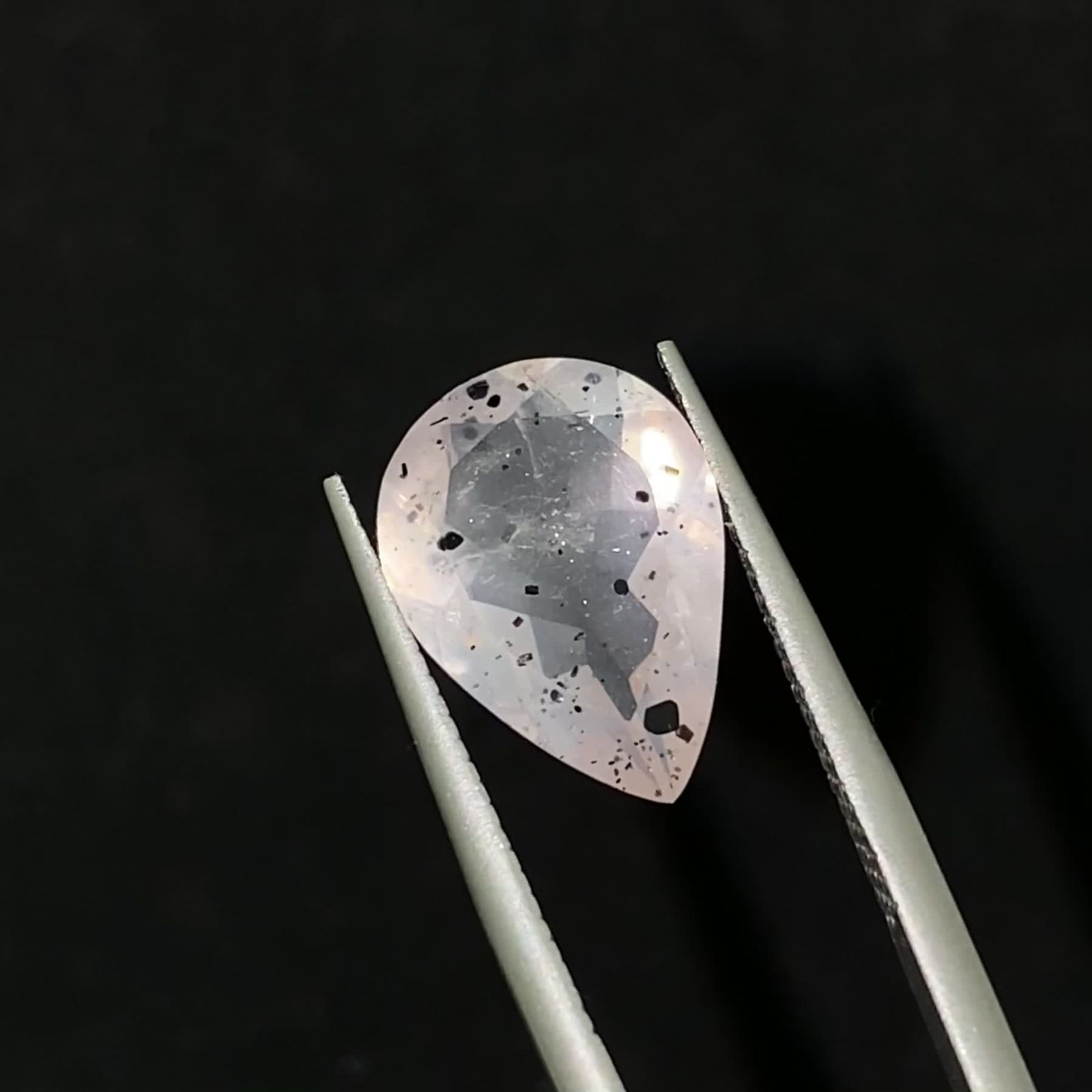 マイカインローズクォーツ ブラジル産 3.88ct[230220426]14.1x10.2mm