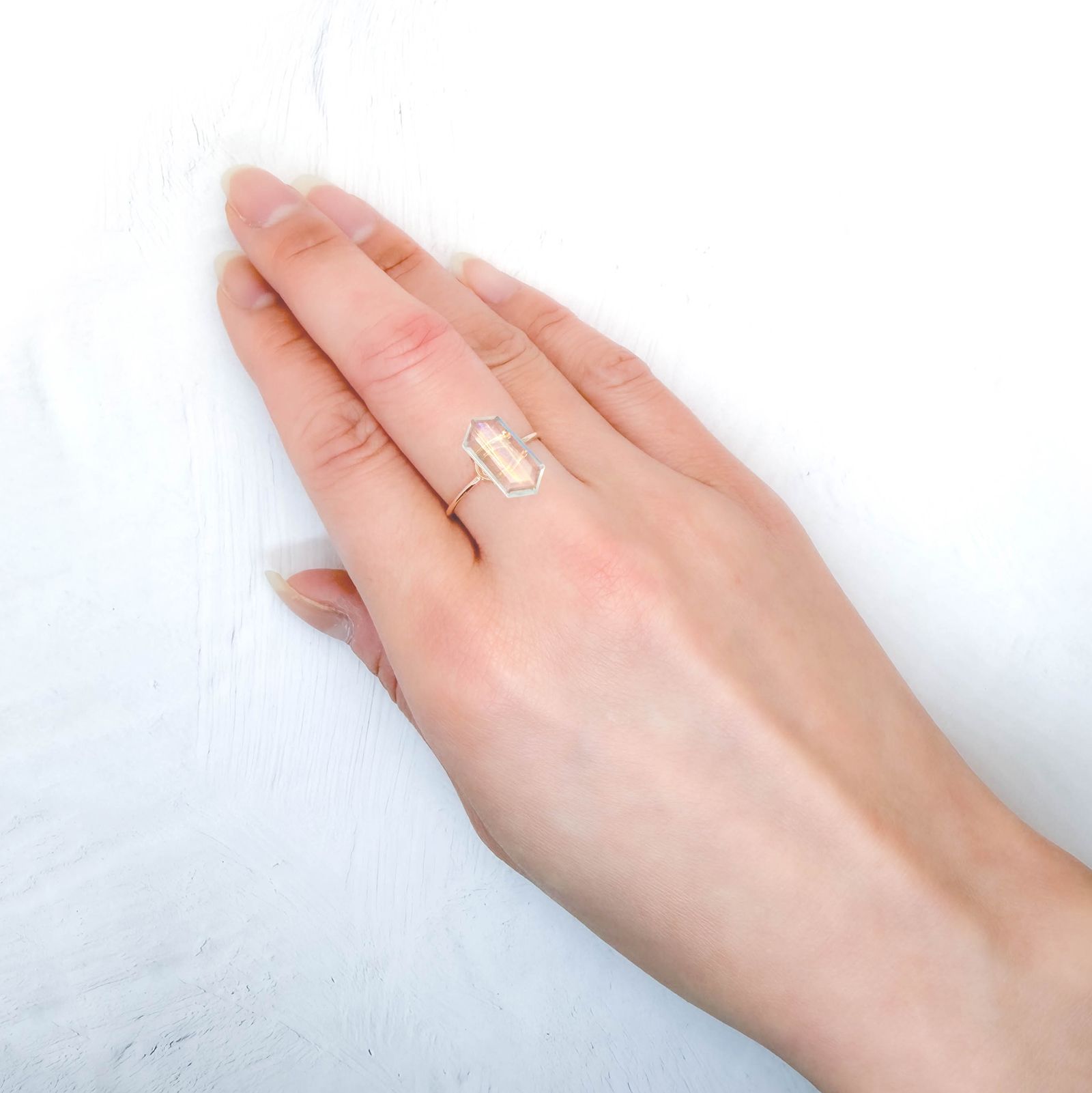 ◇リバーシブル・カスタムカット◇マラウイムーンストーン マラウイ共和国産 3.00ct / 14x7.1mm前後 [260331820]