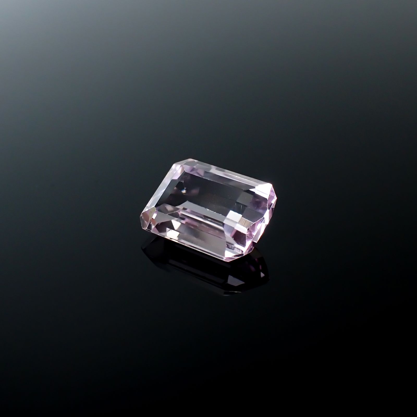 クンツァイト アフガニスタン産 3.51ct[231224712]9.9x7.7mm前後