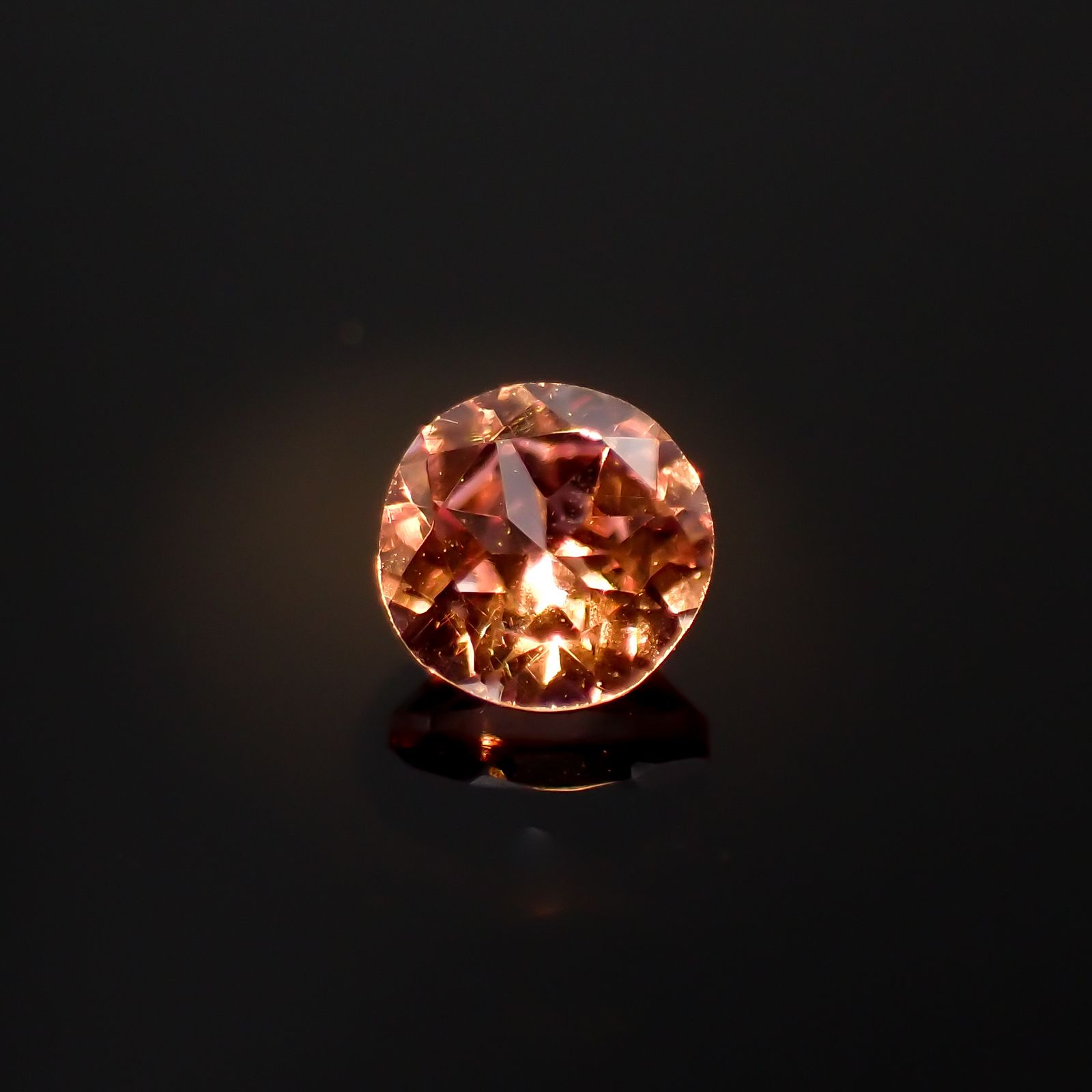 ドラゴンガーネット タンザニア産 0.21ct[230421441]3.3x3.3mm前後