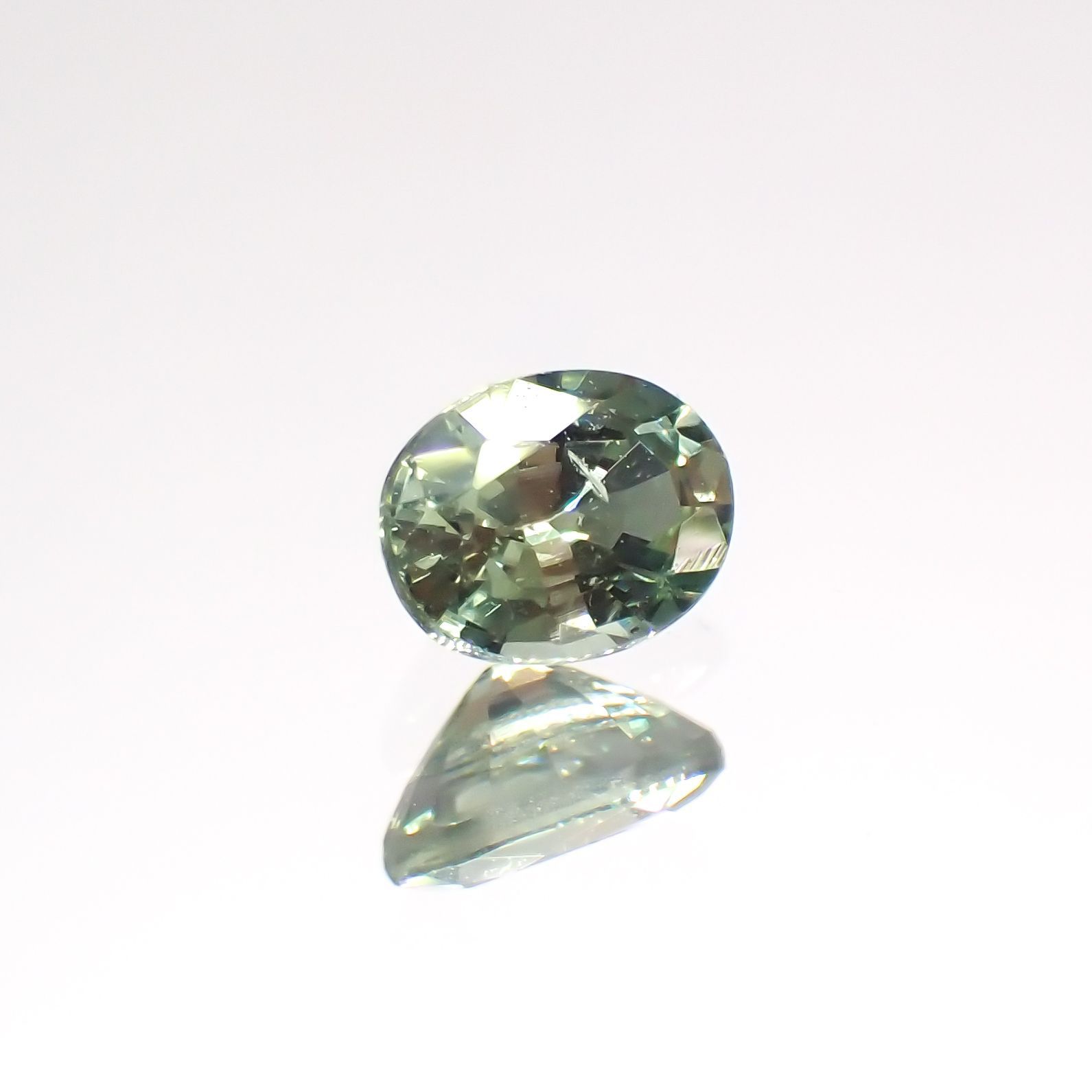 グリーンクリソベリル(宝石名クリソベリル)スリランカ/マダガスカル産 0.29ct 識別済[220114472]4.3x3.4mm前後