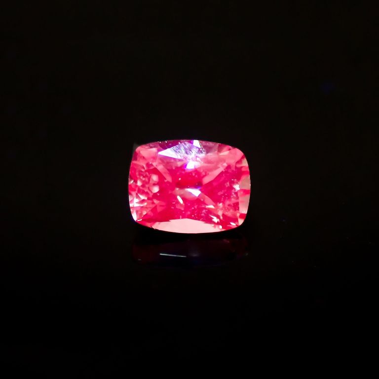 長波365(ライト)の照射で蛍光