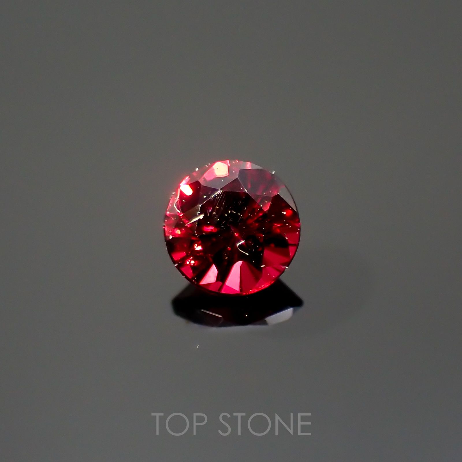レッドスピネル(宝石名レッド・スピネル)タンザニア産 0.11ct 識別済[220114317]2.8x2.8mm前後