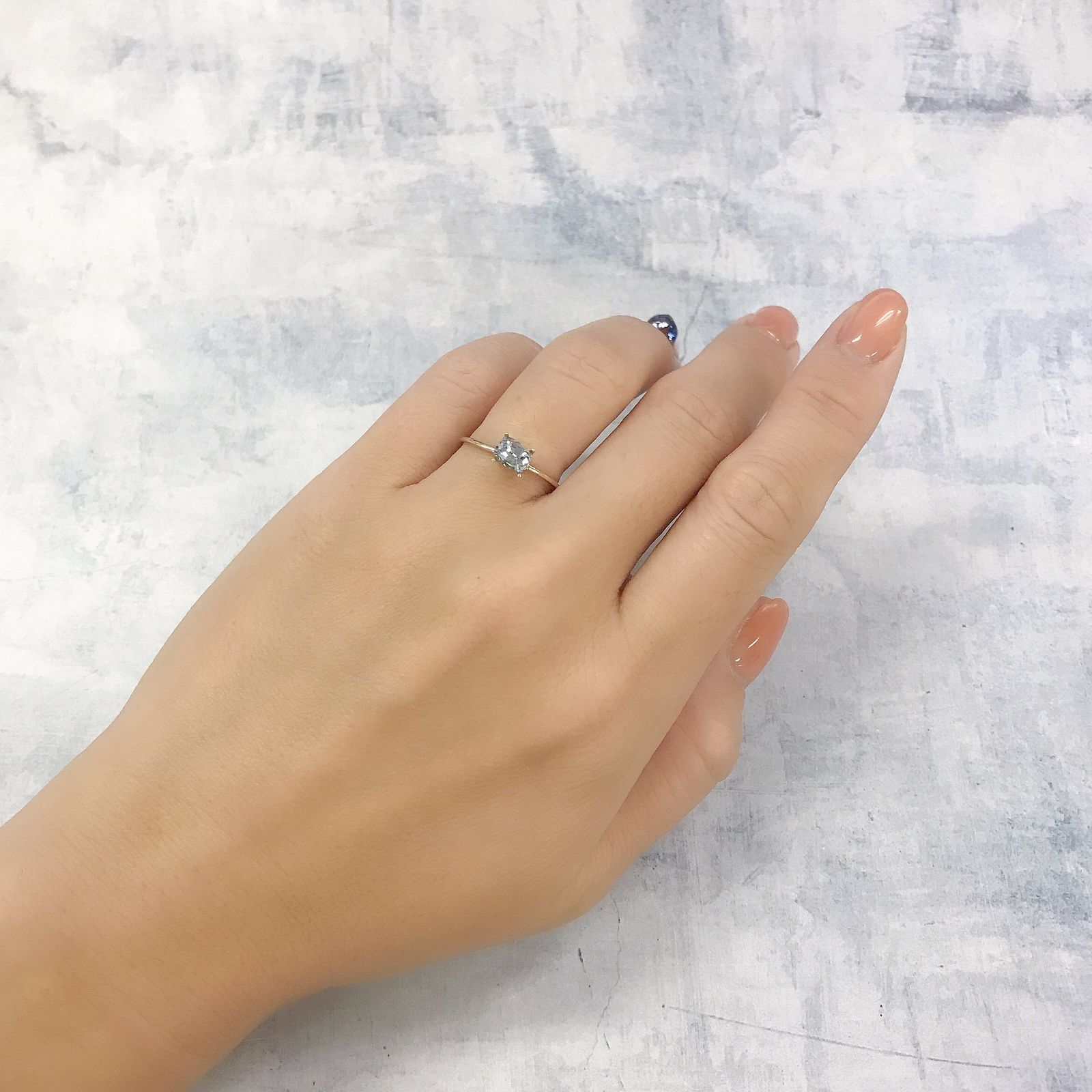 アイスブルーサファイア(宝石名サファイア)スリランカ/マダガスカル産 0.68ct 識別済[220817456]5.7x4.3mm前後
