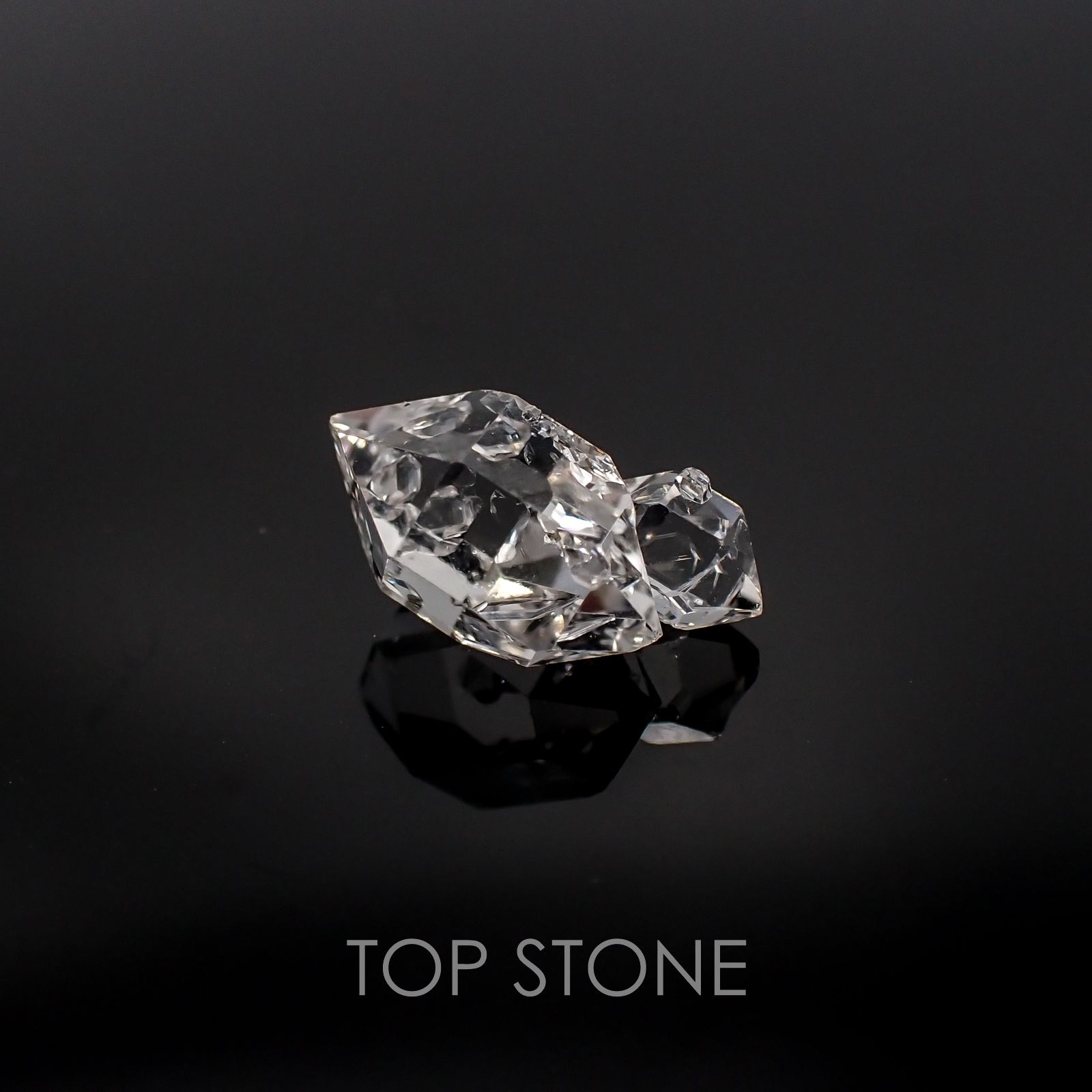 ハーキマーダイヤモンド(宝石名クォーツ) アメリカ・ニューヨーク州産 原石・結晶 2.87ct 識別済[20127557]12.8×7.2mm前後