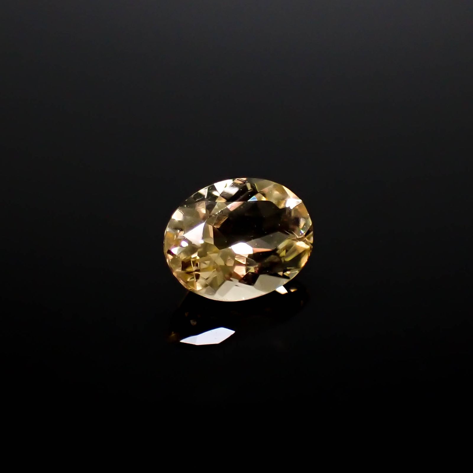 イエローベリル(宝石名イエロー・ベリル)ブラジル産 1.23ct 識別済[250329990]8.1x6.2mm前後