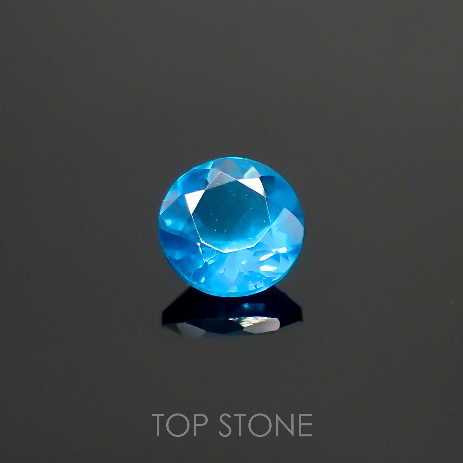 ネオンブルーアパタイト(宝石名アパタイト) マダガスカル産 0.50ct 識別済[210913046]5×5mm前後