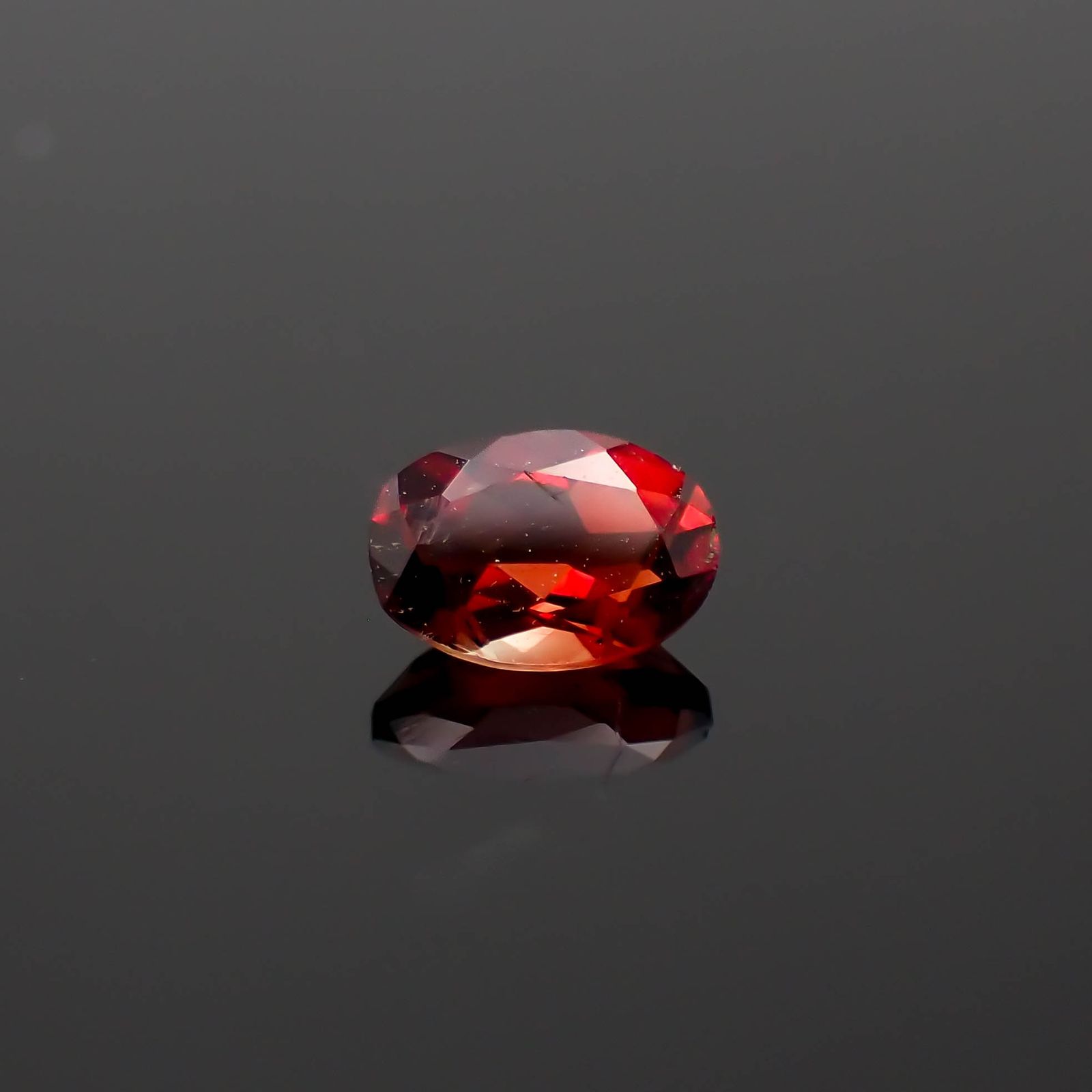 レッドラブラドライト(宝石名ラブラドライト/アンデシン)エチオピア産 0.52ct 識別済[230722731]6.4x4.3mm前後