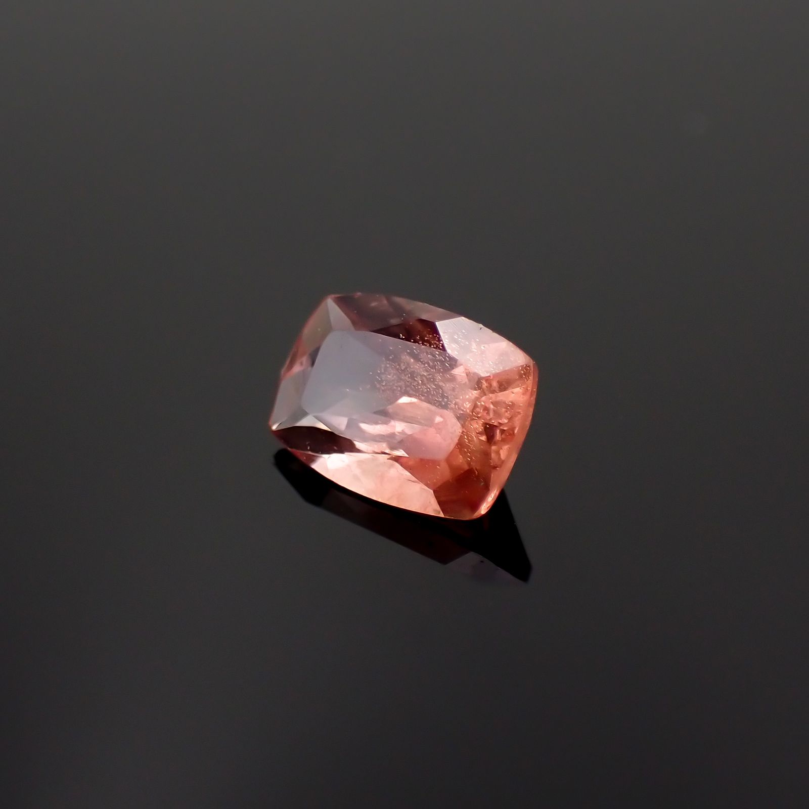 エチオピアサンストーン(宝石名アンデシン・ラブラドライト)エチオピア産 0.74ct 識別済[230321318]6.9x5mm前後