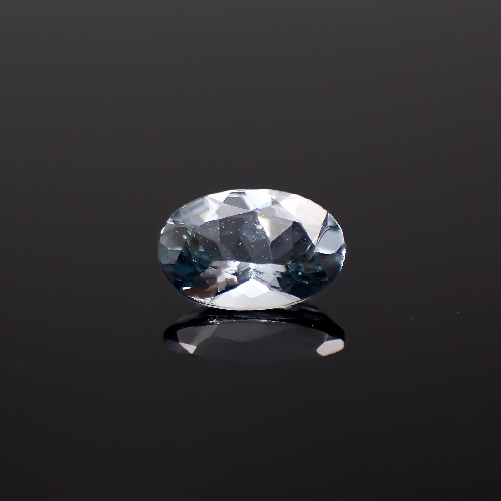 グレースピネル タンザニア産 0.48ct / 6x4.1mm前後 [251021546]