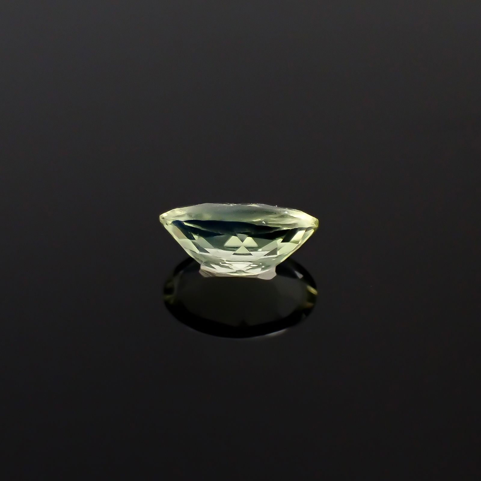クリソベリルキャッツアイ スリランカ産 0.29ct [250329927]5.1x3.1mm前後