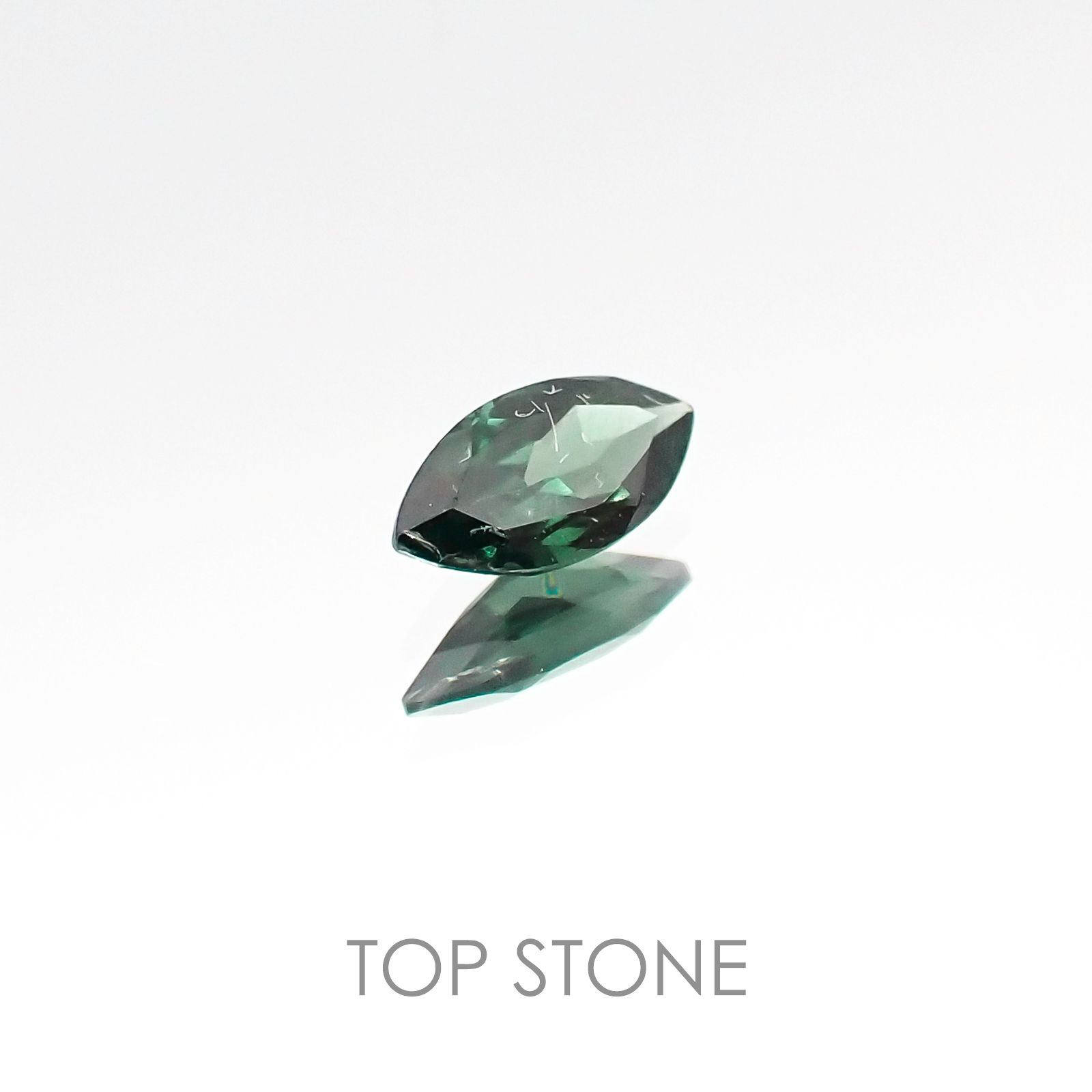 カラーチェンジガーネット(アレキタイプ)(宝石名ガーネット/カラーチェンジタイプ) マダガスカル・ベキリー産 0.24ct 識別済[20106604]5.9×3mm前後