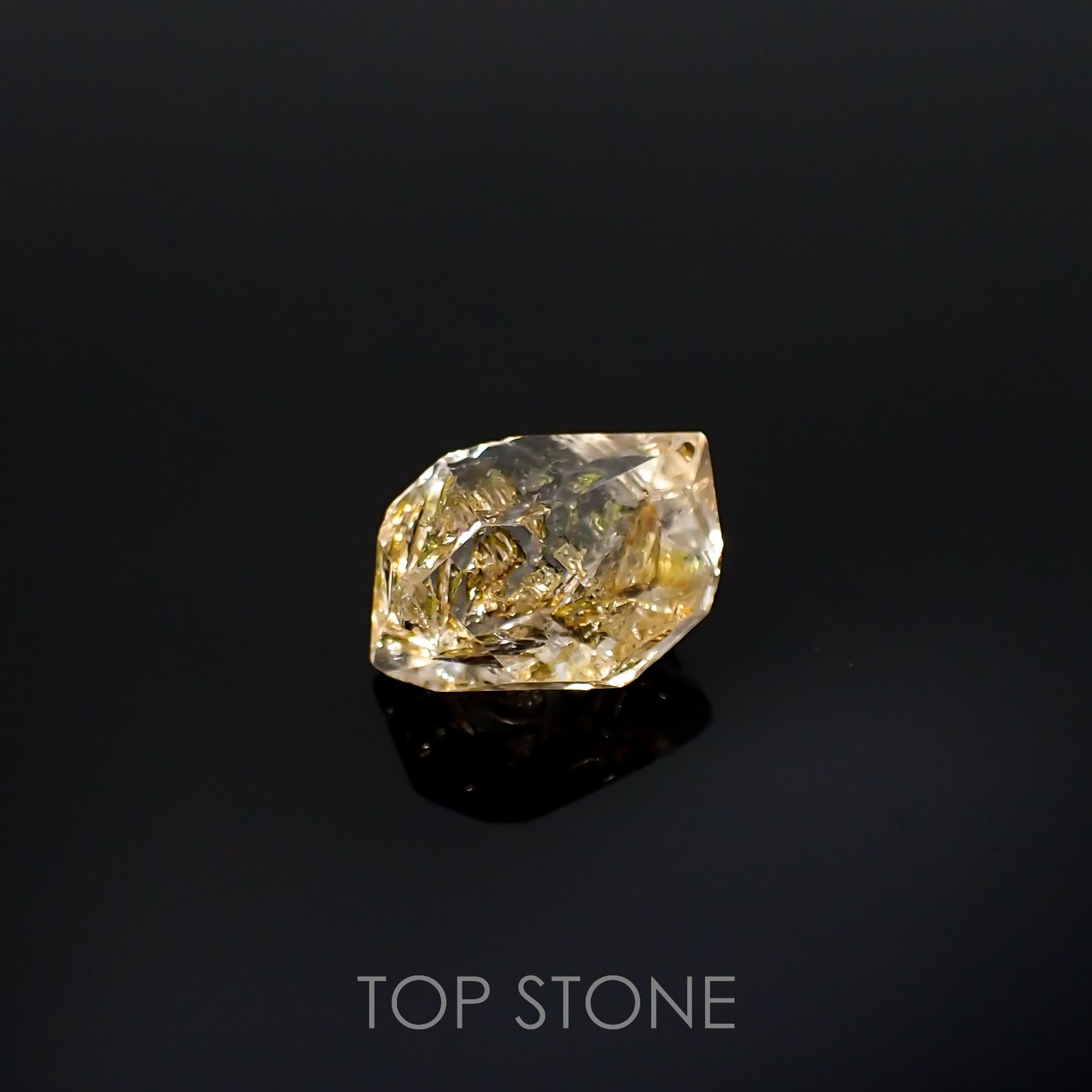 オイルインクォーツ 原石パキスタン産 4.71ct[220515876]13.3x9.6mm前後