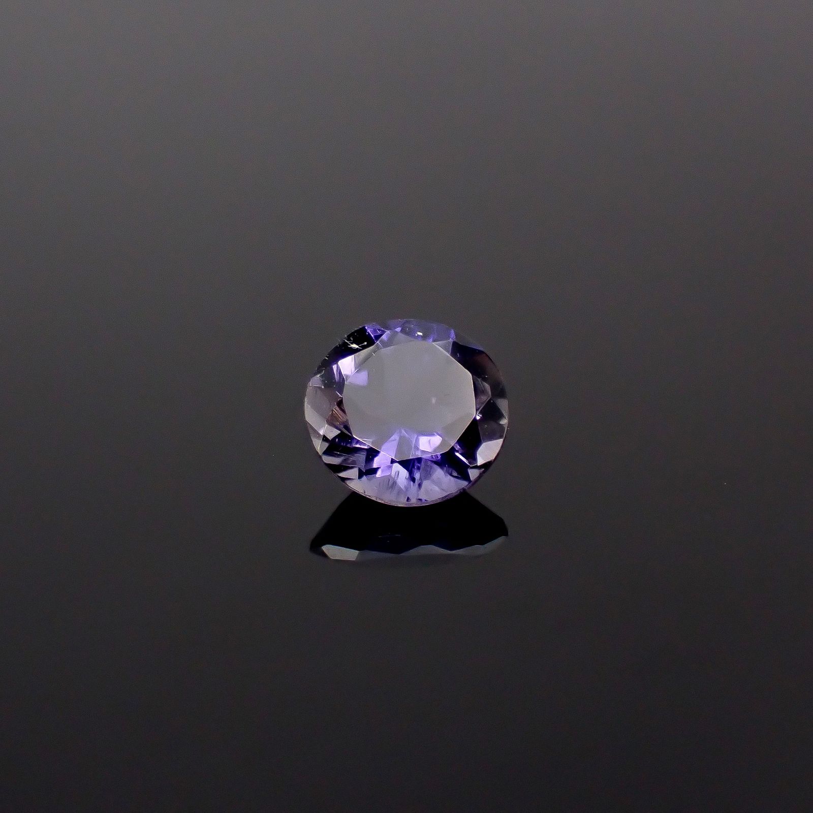 アイオライト タンザニア産 0.6ct / 6x6mm前後 [260231740]
