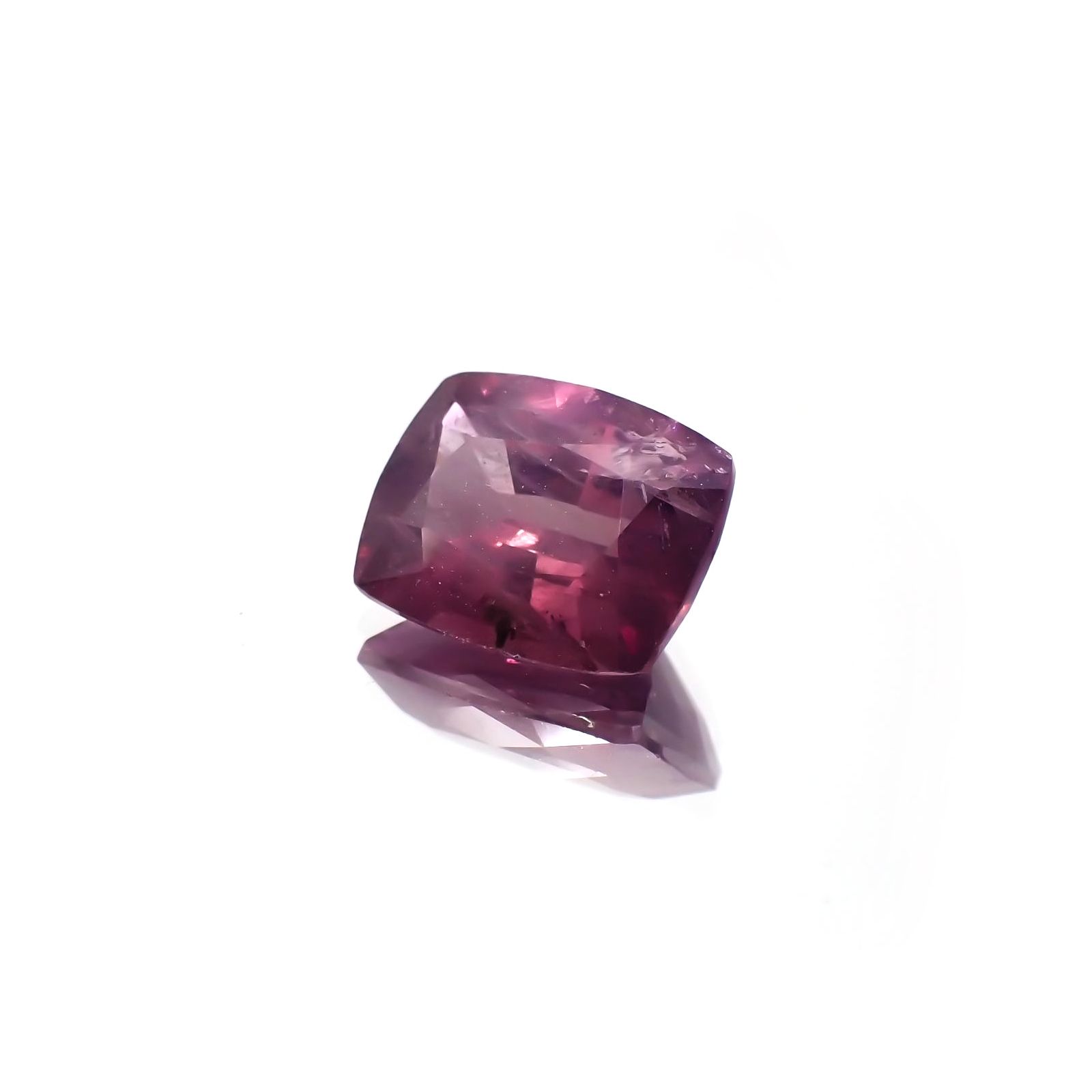 パープルサファイア(宝石名パープル・サファイア) カシミール地方産 2.827ct ソ付(彩珠)[210310231]9.2×7.1mm前後