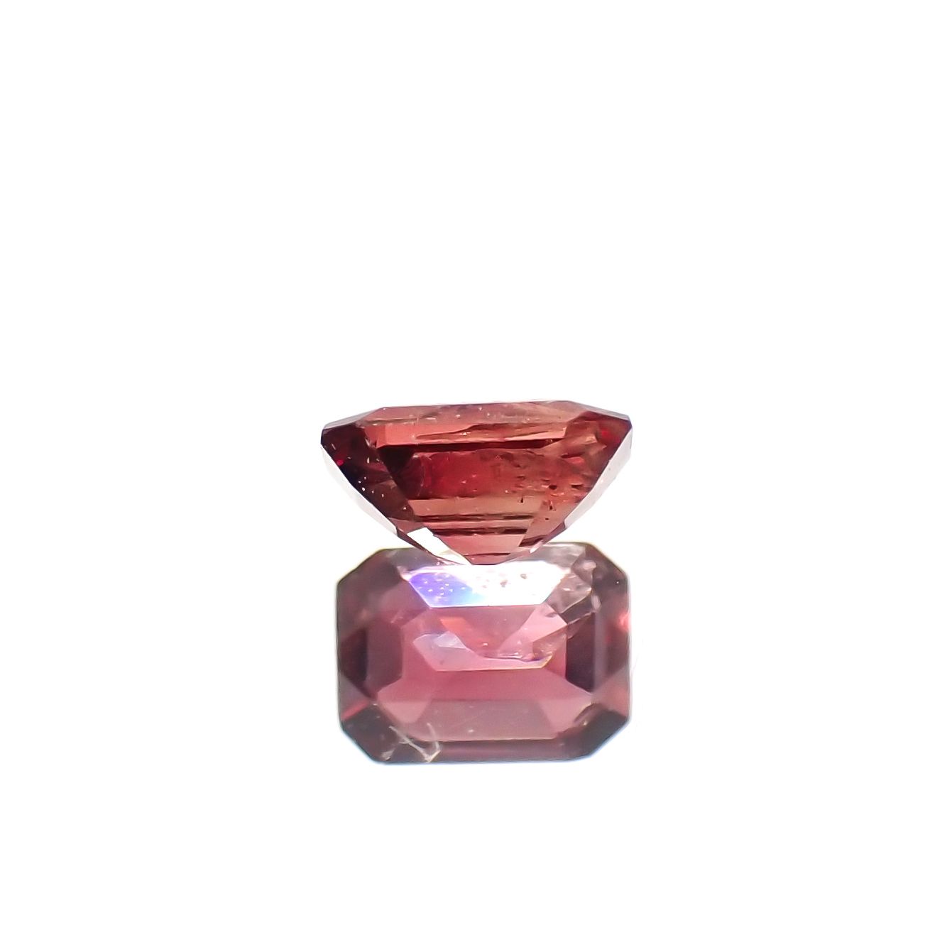 バーガンディーサファイア(宝石名サファイア)タンザニア産 0.22ct 識別済[240226291]3.8x2.8mm前後
