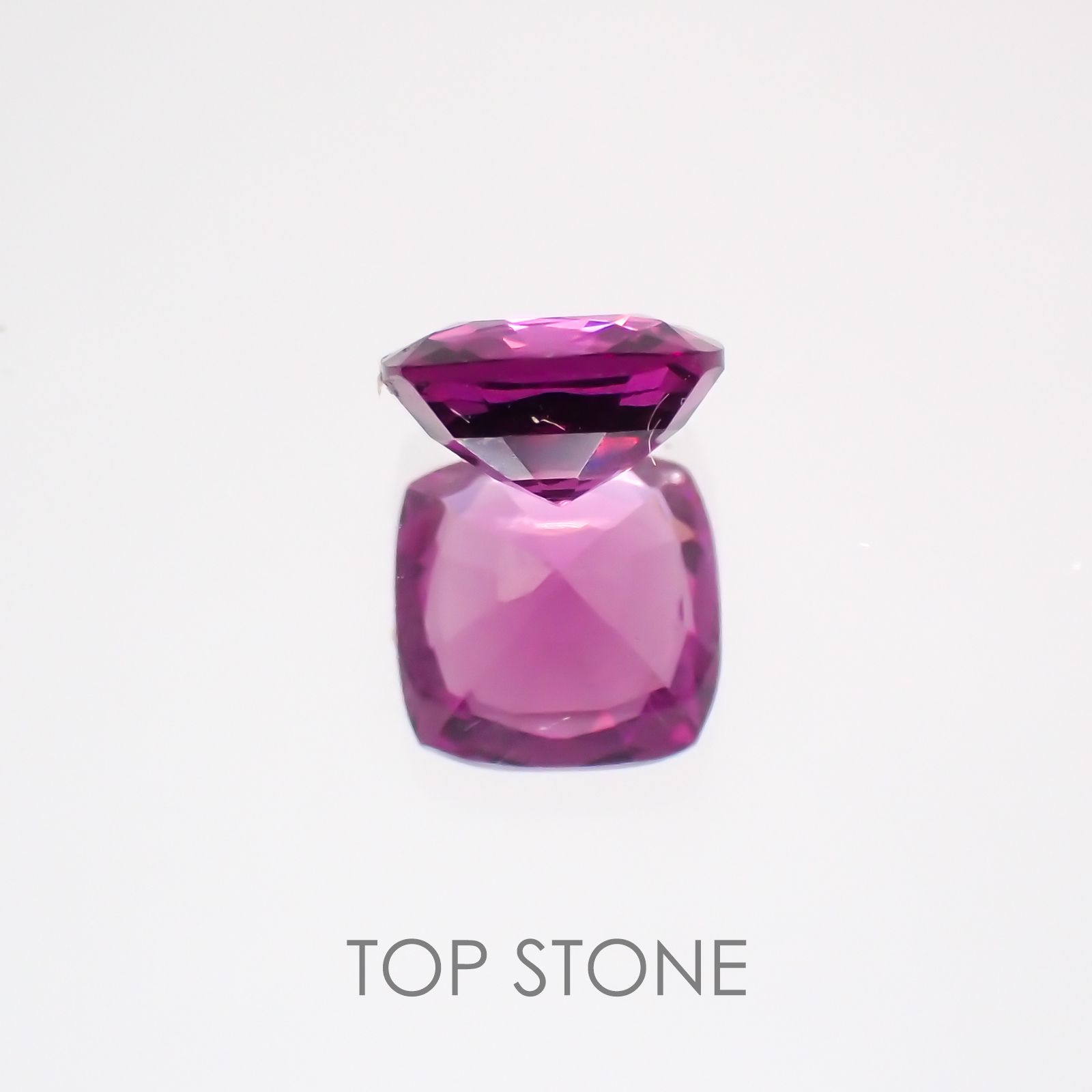 グレープガーネット(宝石名ガーネット) ブラジル産 0.93ct 識別済[21069695]5.6×5.6mm前後
