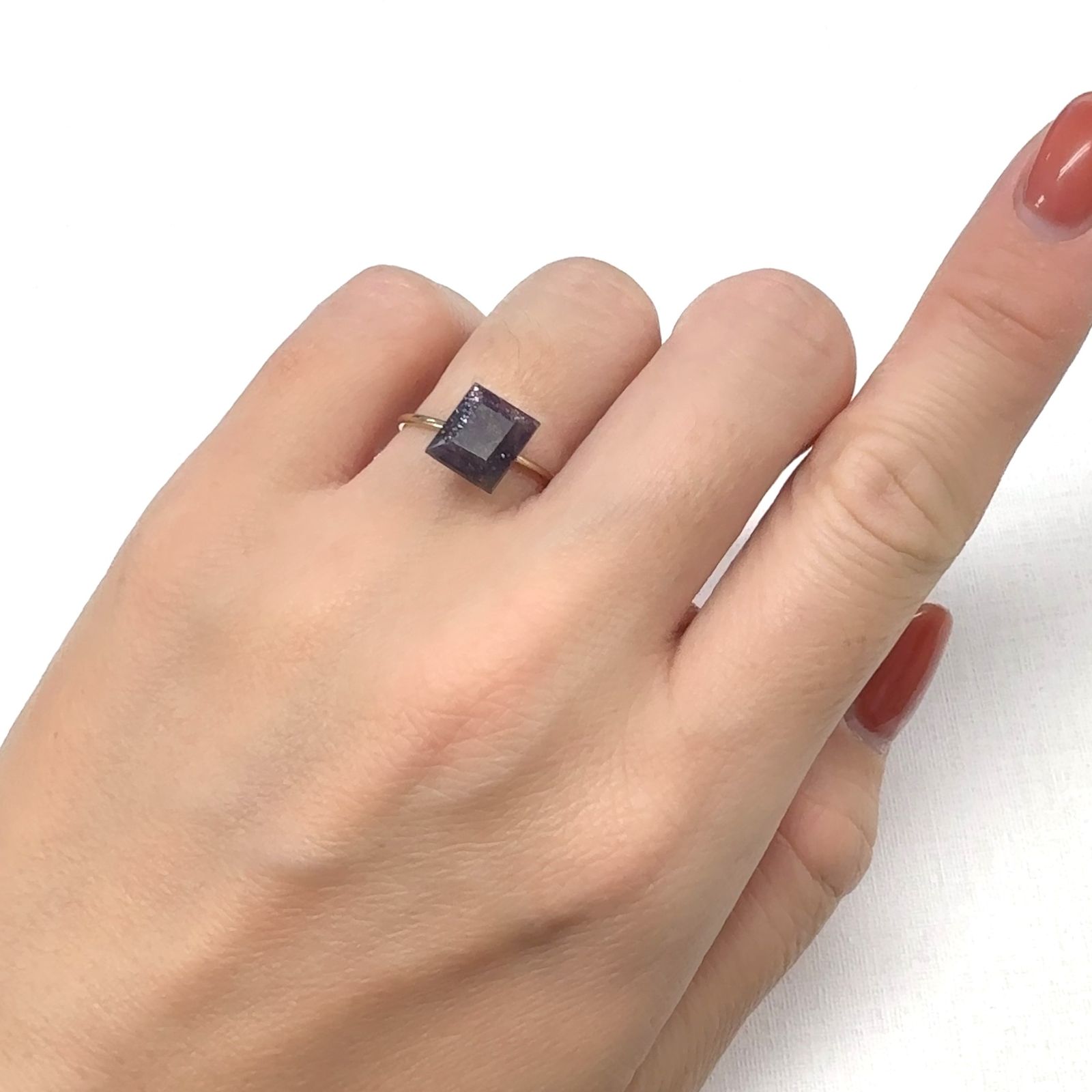 ブラッドショットアイオライト インド産 1.89ct [241129461]8.2x7.4mm前後
