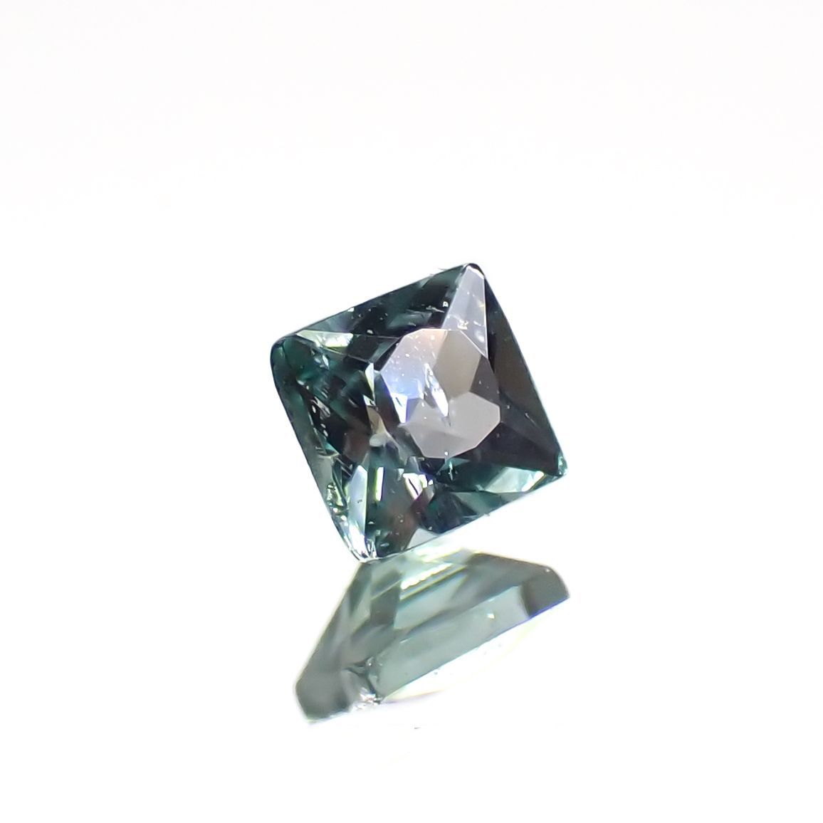 ◇プリンセスカット◇ブルーグリーンコーネルピン(宝石名コーネルピン)タンザニア産 0.10ct 識別済[221219235]2.3x2.3mm前後