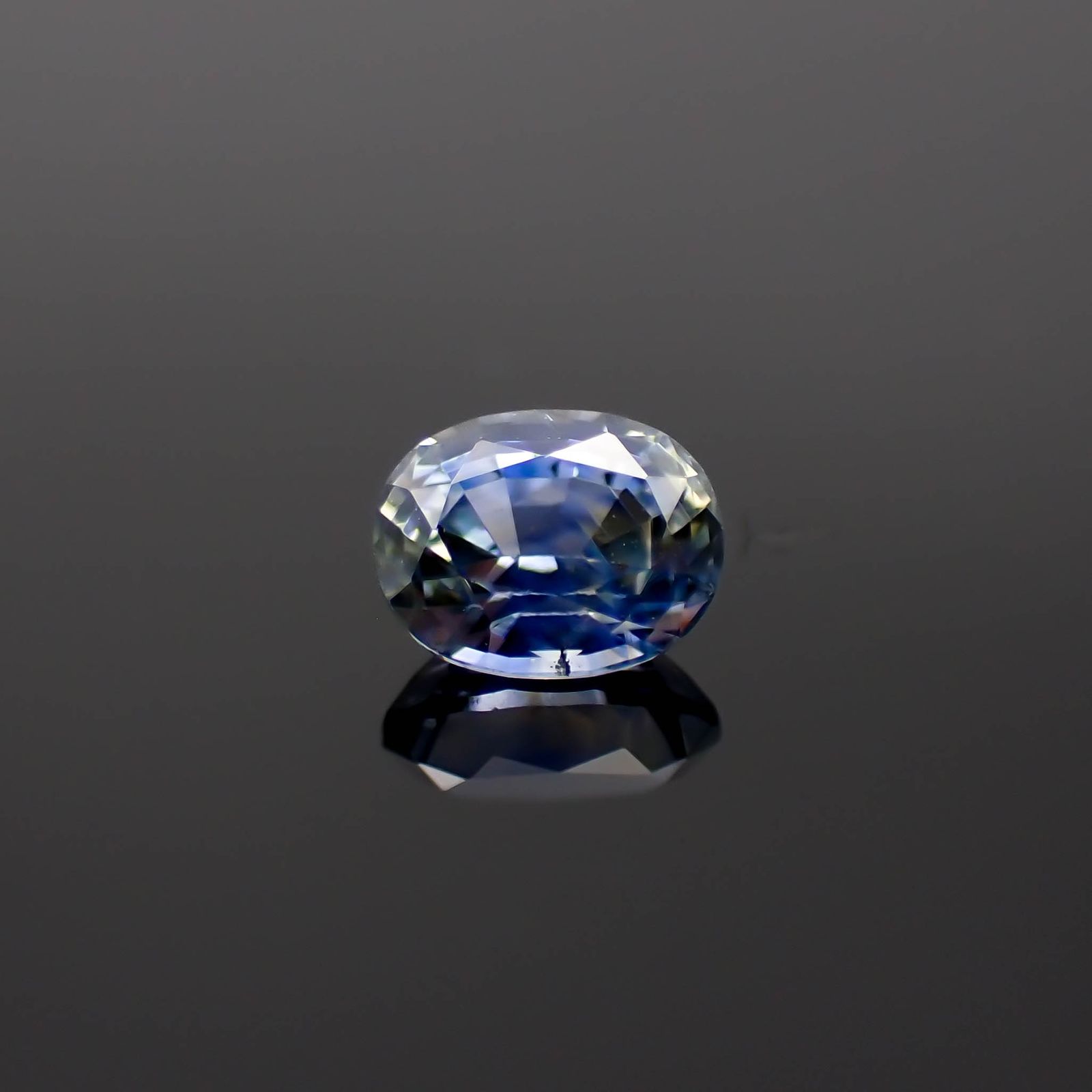 アイスブルーサファイア スリランカ産 0.36ct[230722692]4.5x3.5mm前後
