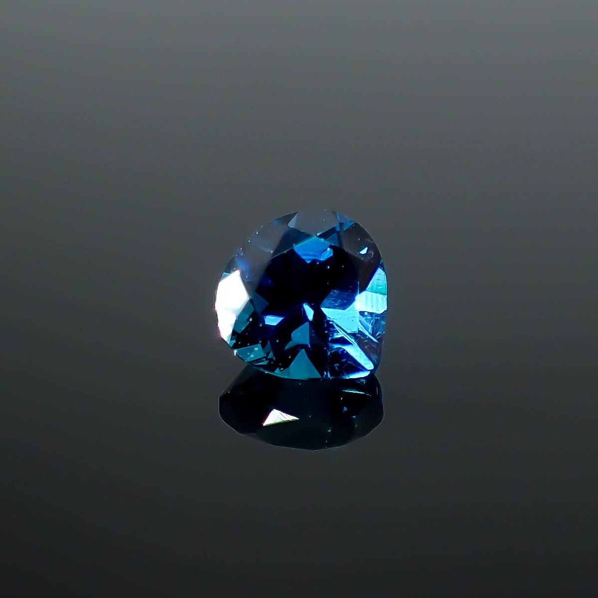 インディゴライト ブラジル産 0.52ct / 5.2x5.2mm前後 [250931099]
