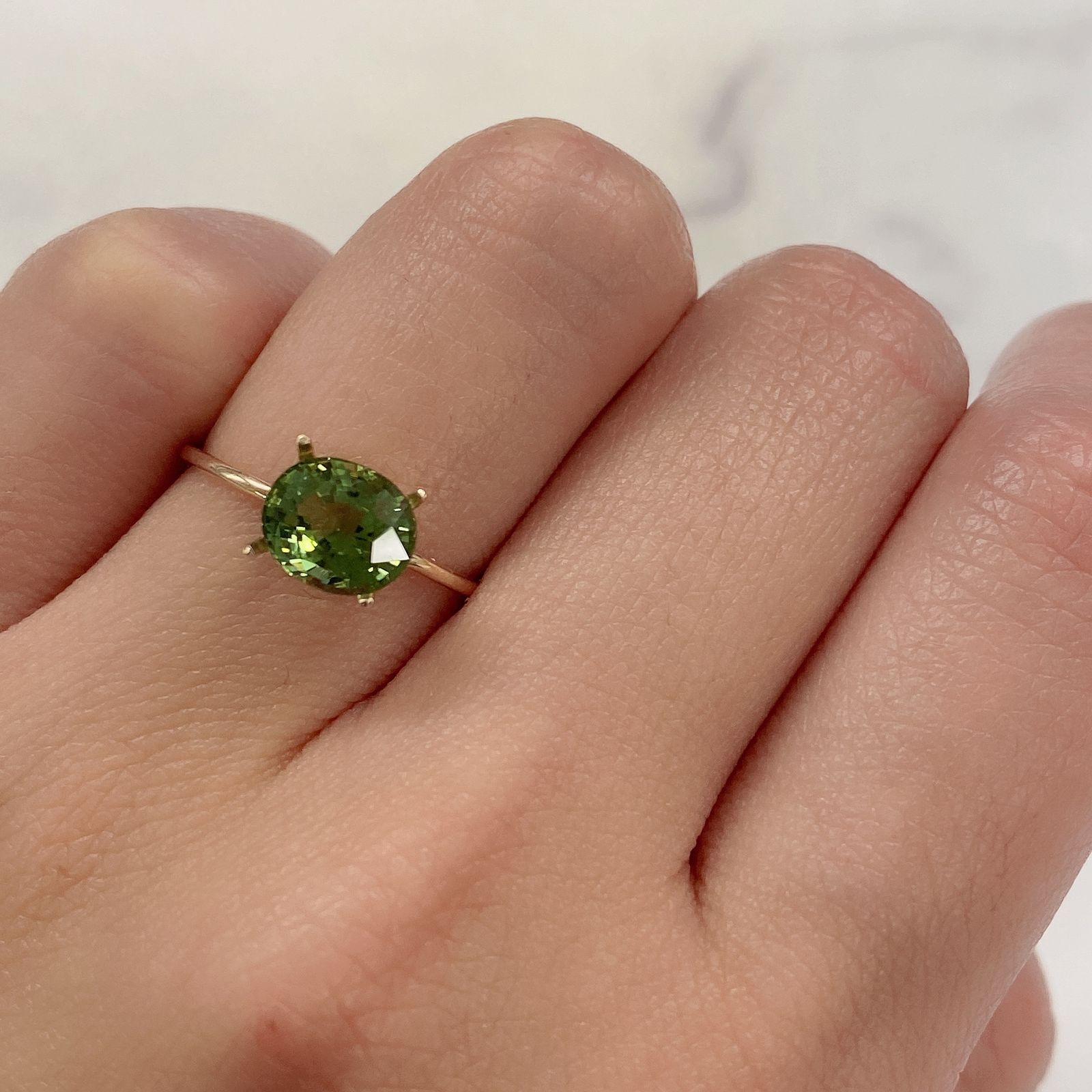 ミントトルマリン(宝石名グリーン・トルマリン) ルワンダ産 1.619ct ソ付(彩珠)[211013631]7.8×6.5mm前後