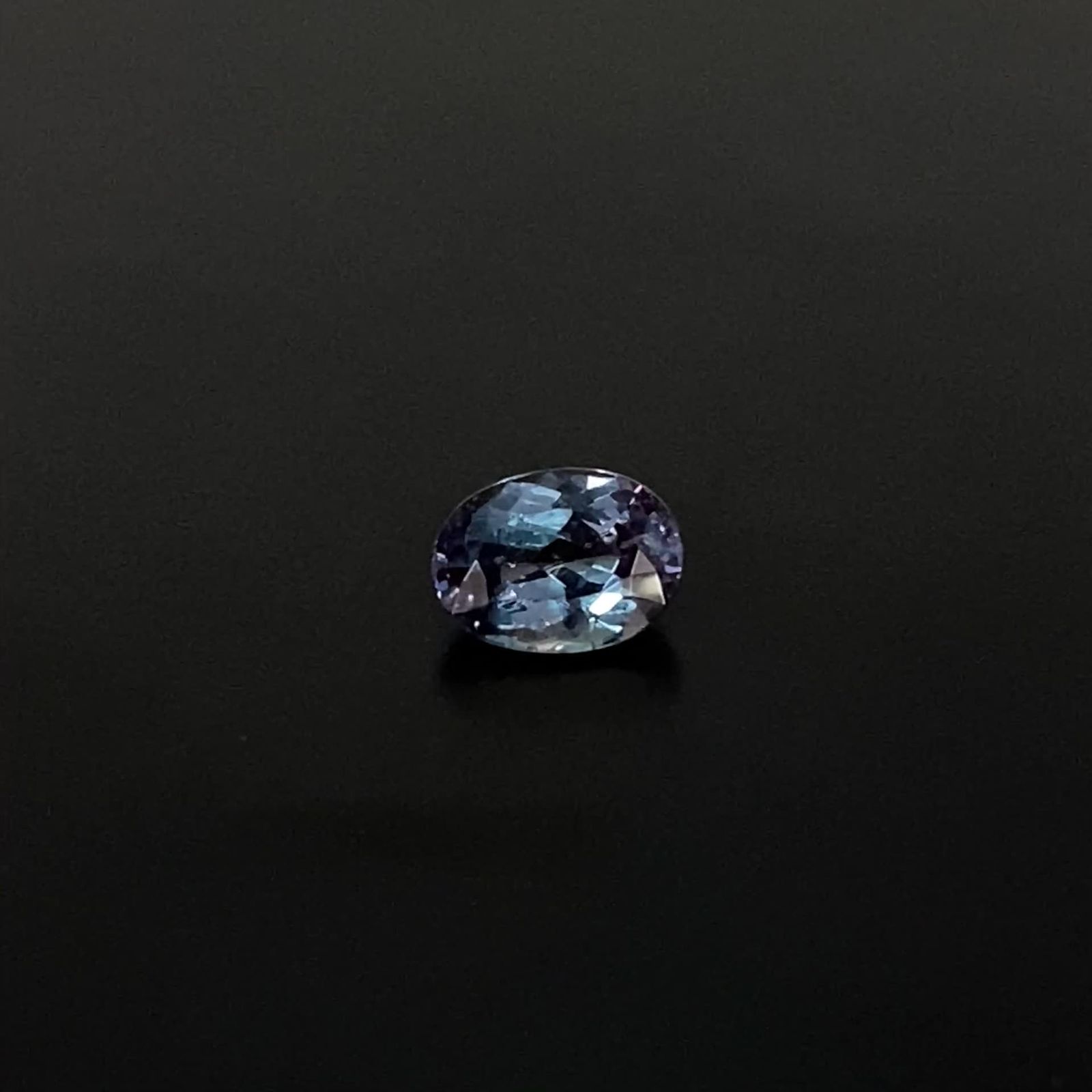 アレキサンドライト ブラジル産 0.85ct / 6.4x4.7mm前後 [230522277