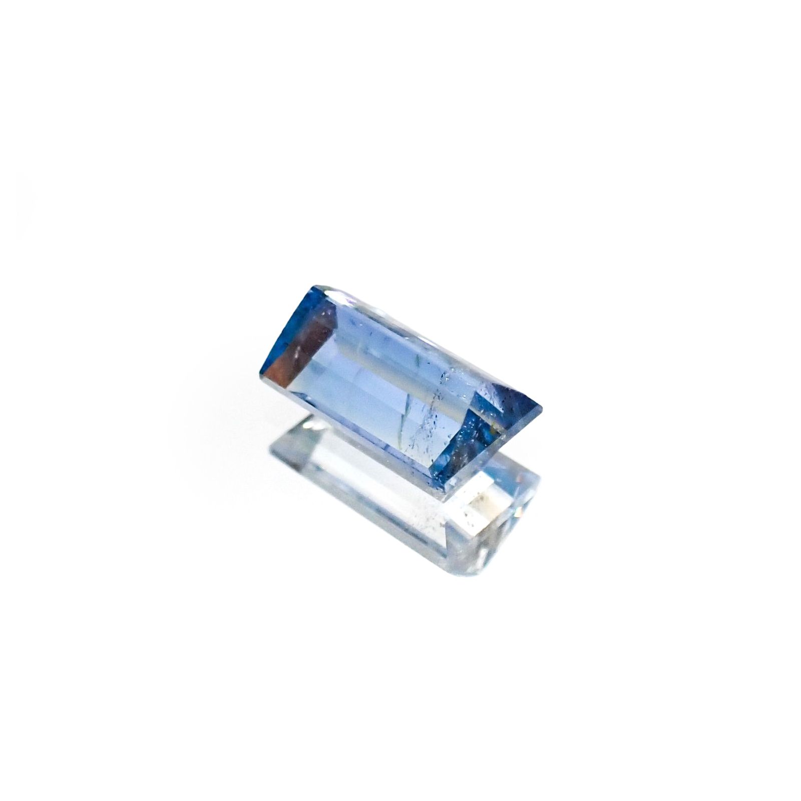 ジェレメジェバイト(宝石名エレメジェバイト) ナミビア産 ソ付(彩珠) 0.494ct / 5.6×3.5mm前後 [20085121]