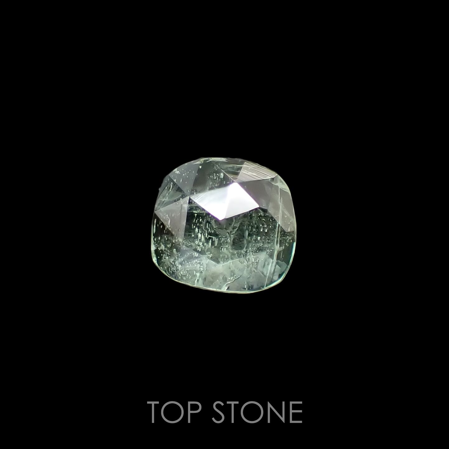 ◇ローズカット◇バナジウムコーネルピン(宝石名コーネルピン)タンザニア・タンガ州産 0.76ct 識別済[220115554]5.4x5.1mm前後