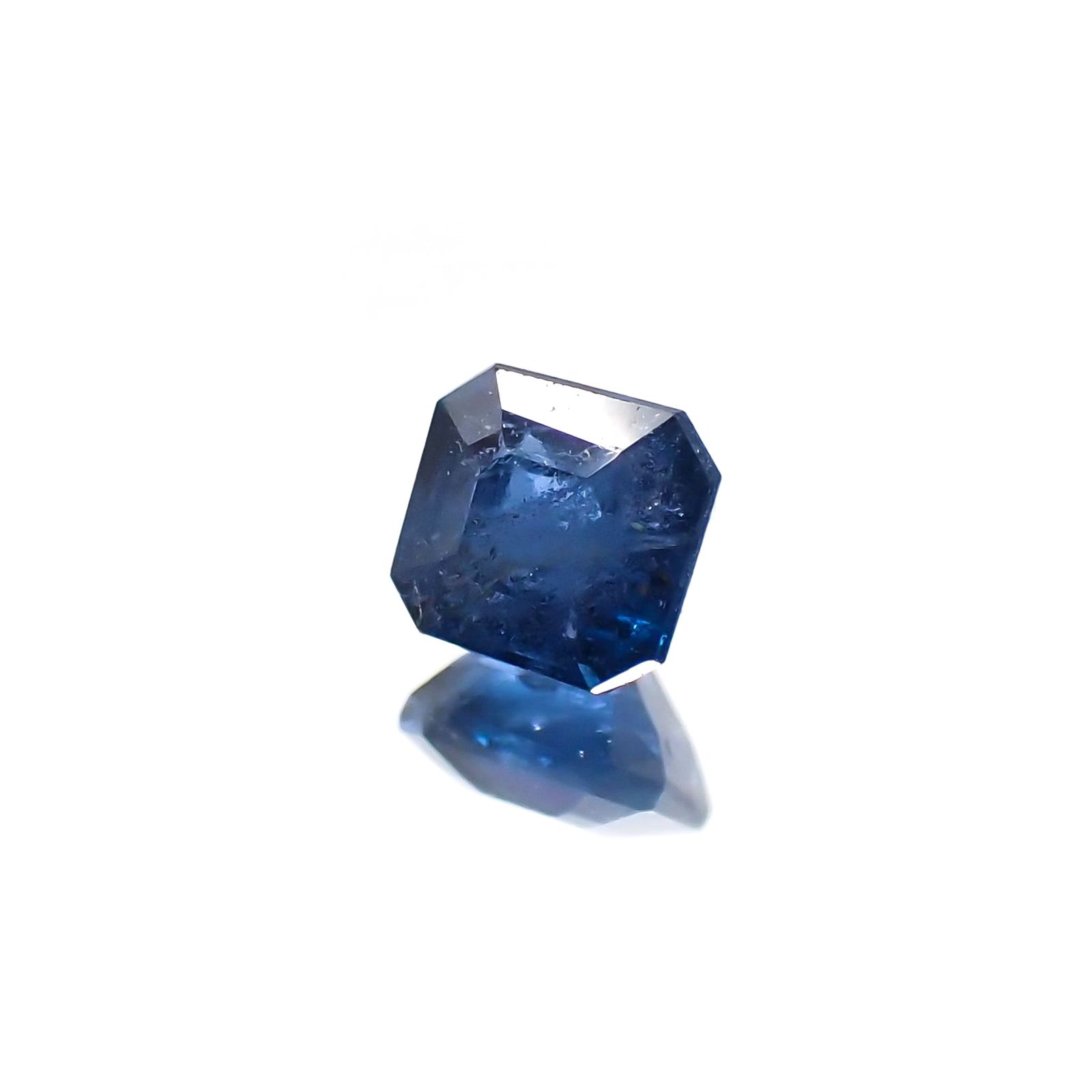 ガーナイト(宝石名 含コバルト・ガーナイト) ナイジェリア産 ソ付(彩珠) 0.398ct / 3.6x3.4mm前後 [260411552]